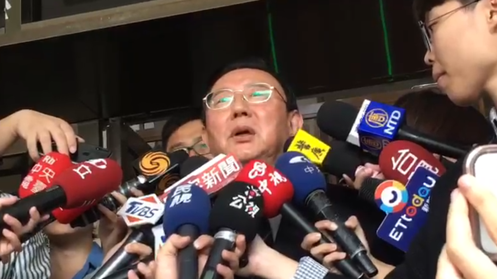 台北市長參選人丁守中委任律師周國代撤回驗票聲請。