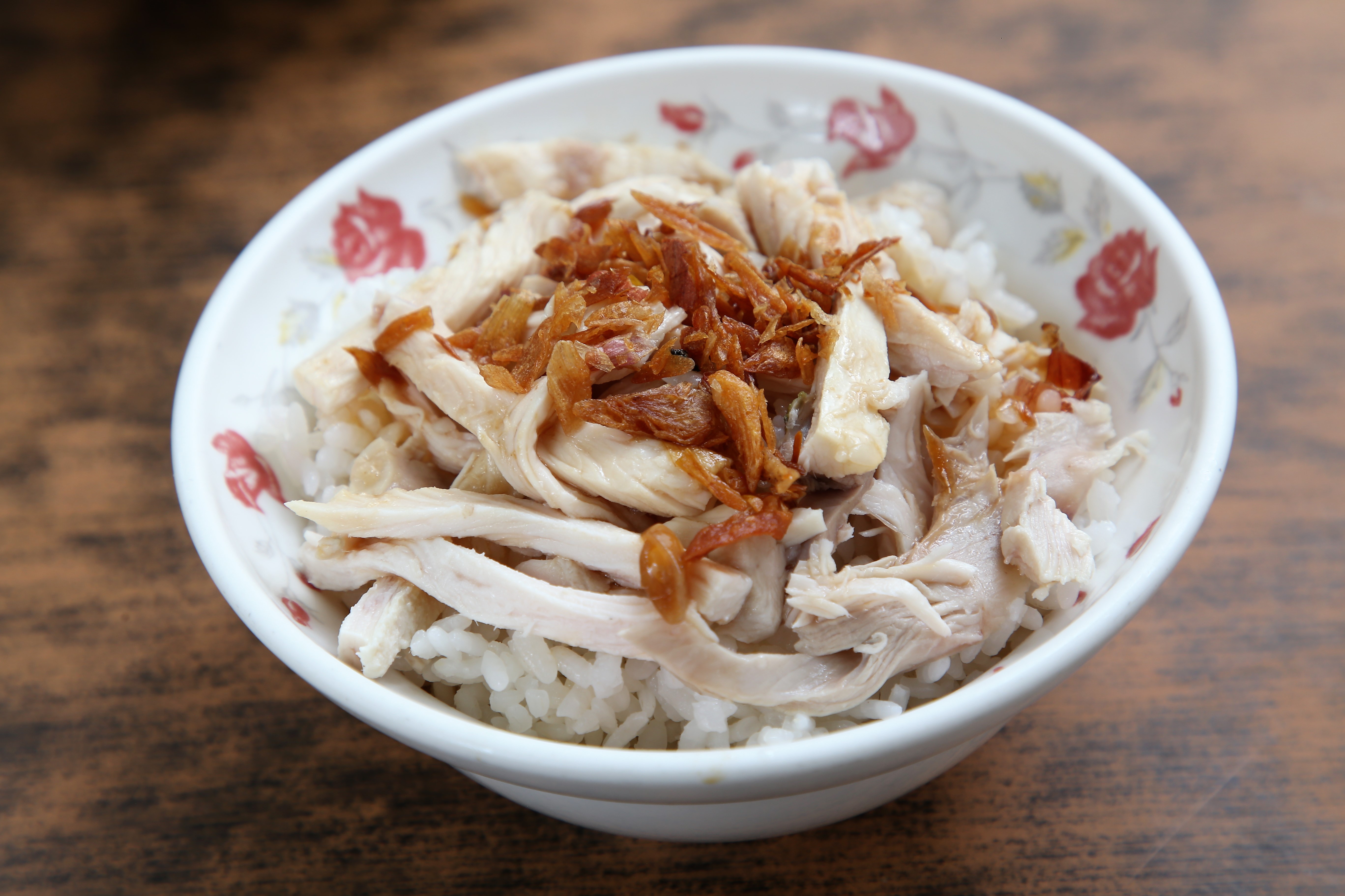 一碗火雞肉飯，勾起多少嘉義人的回憶，而在地的嘉義人，除了火雞肉飯之外，還有什麼必吃在地小吃呢？