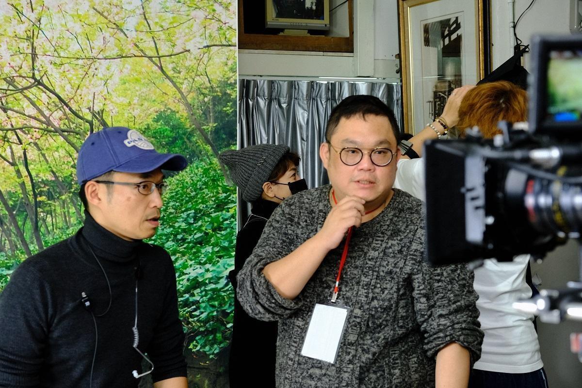 香港攝影師關本良(左)的專業與執著,讓導演林孝謙讚不絕口。(林孝謙提供)
