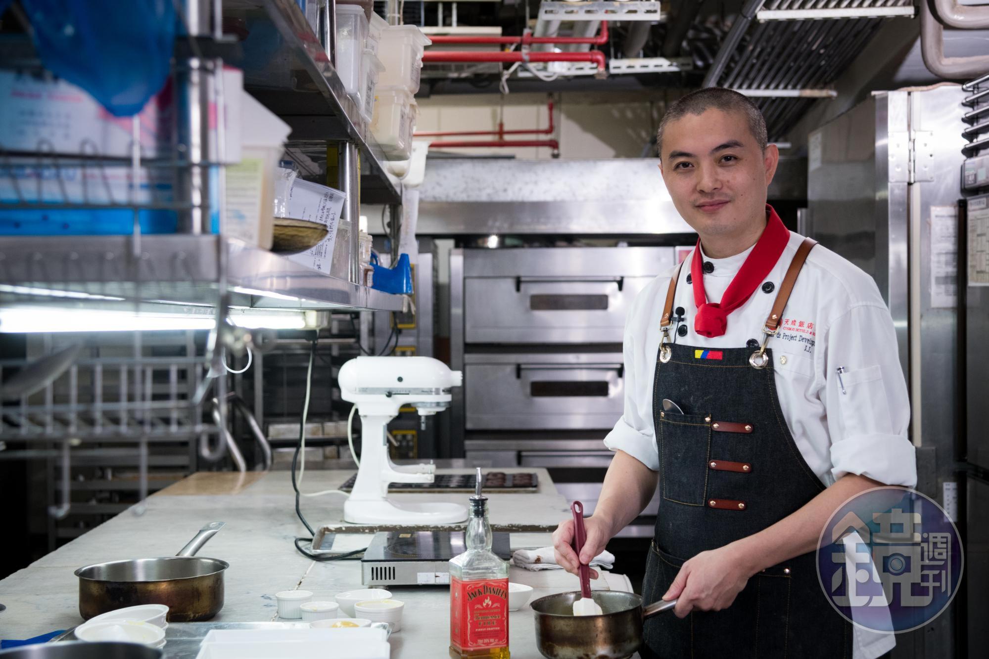「天成飯店集團」西餐行政副總主廚魏景振結合從法國藍帶廚藝學院畢業的專業及米其林餐廳見習的視野，擅長創意料理。