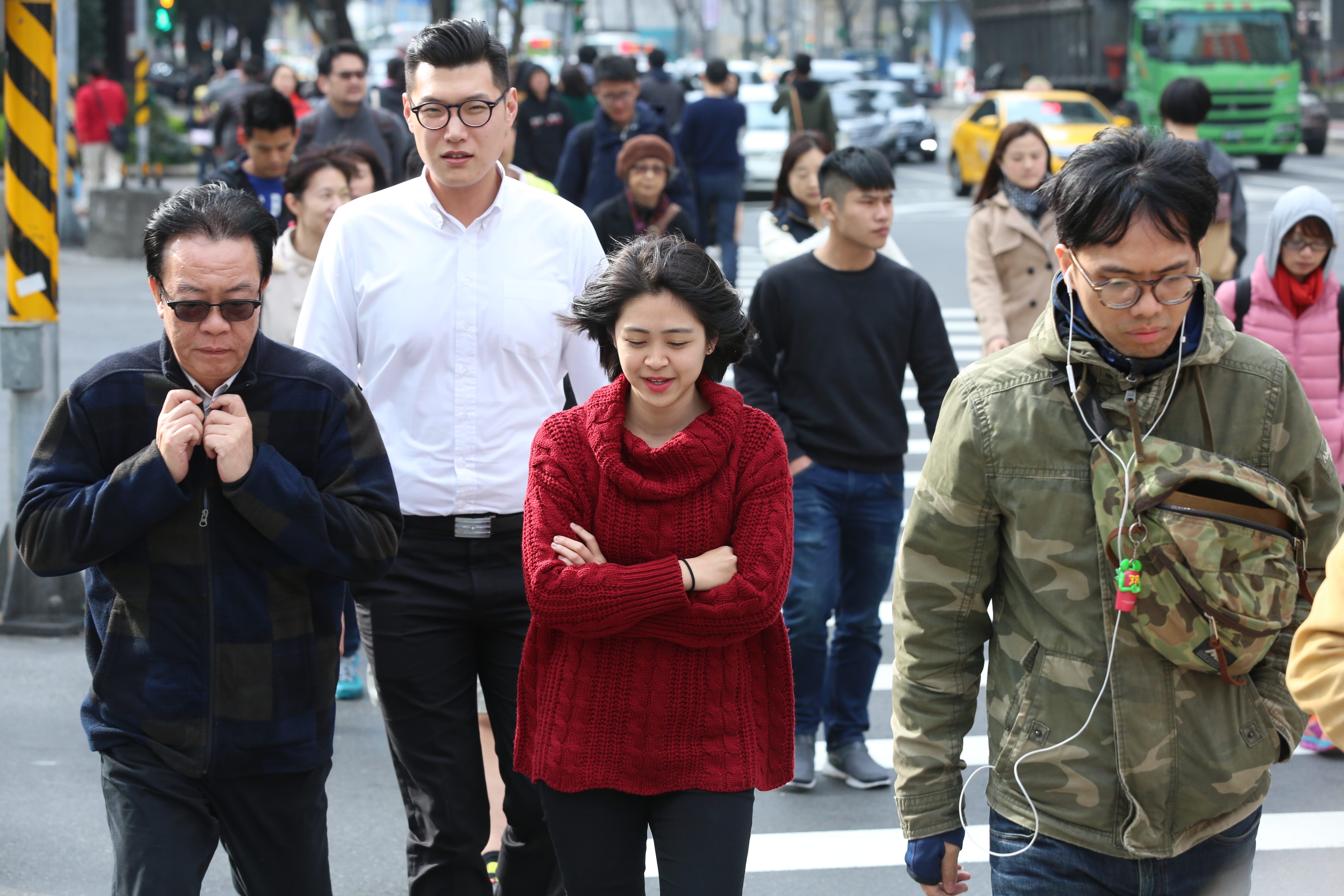 受颱風外圍環流影響，昨幾乎全台有雨，但今（27日）起雨勢漸緩，但氣溫偏涼，預計週四天氣轉為穩定。