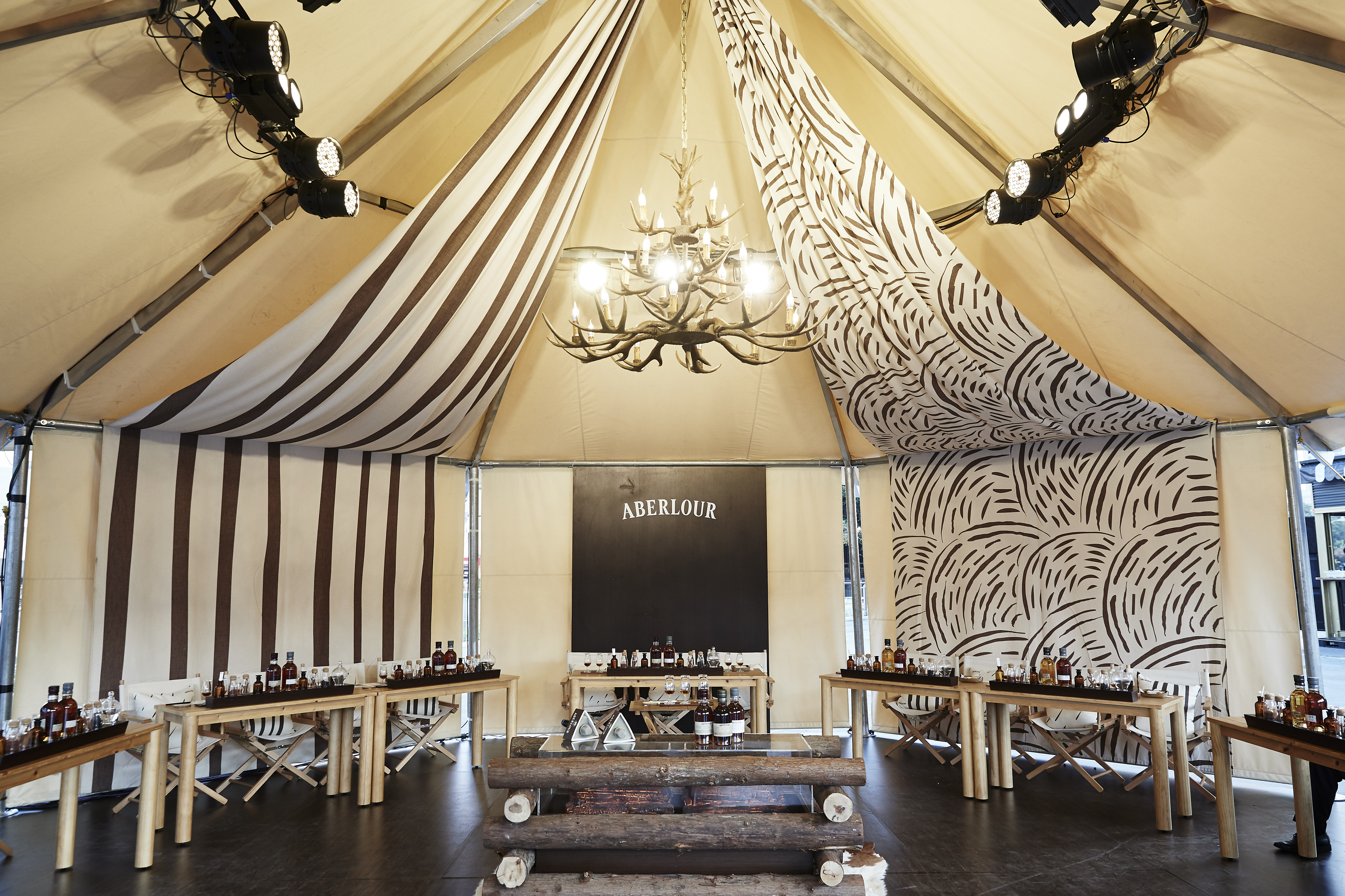 【微醺特輯】草原上的品酒會　貴族營帳下體驗版畫藝術