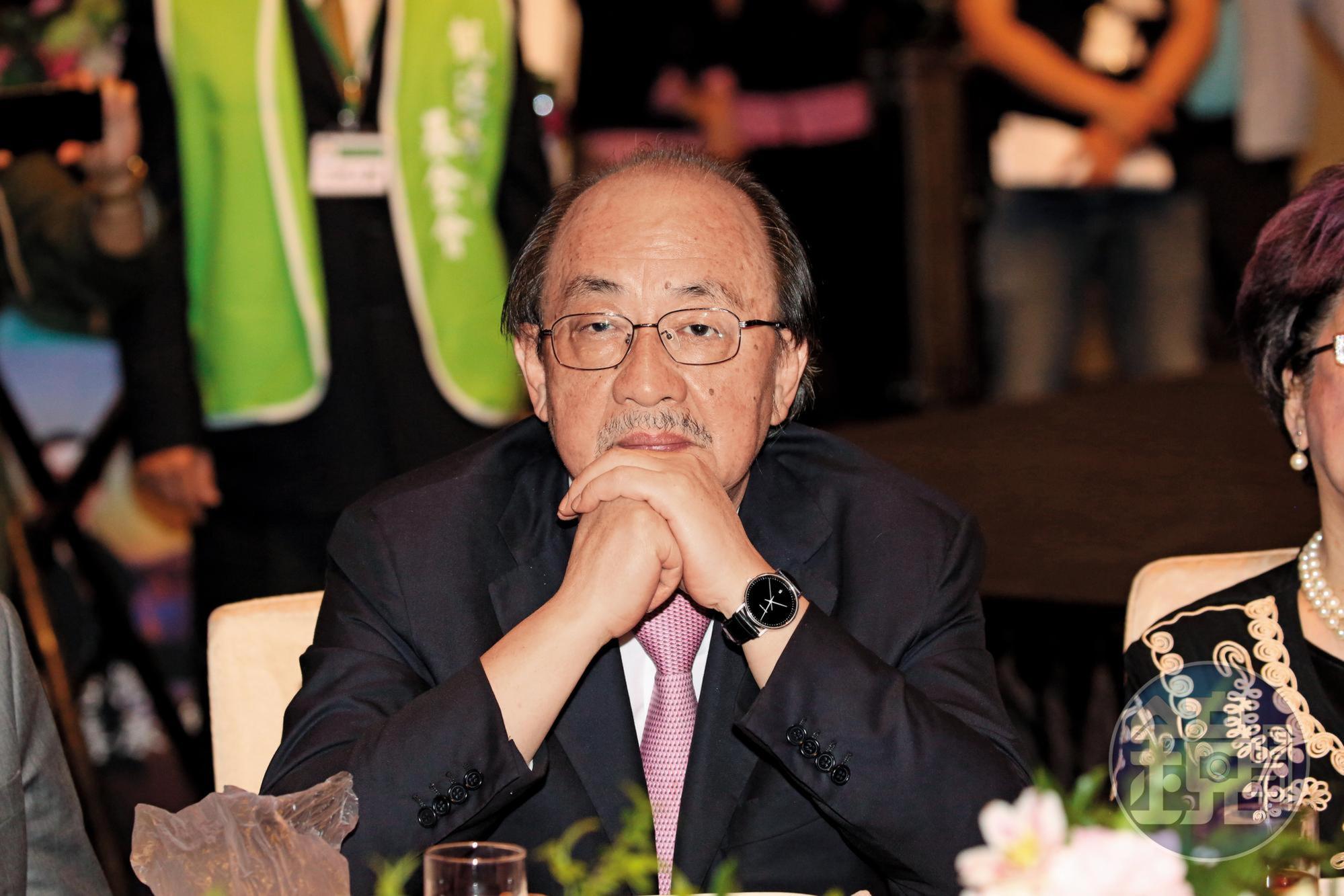 民進黨團總召柯建銘在中常會資歷深，可望暫代黨主席負責規劃黨魁補選。