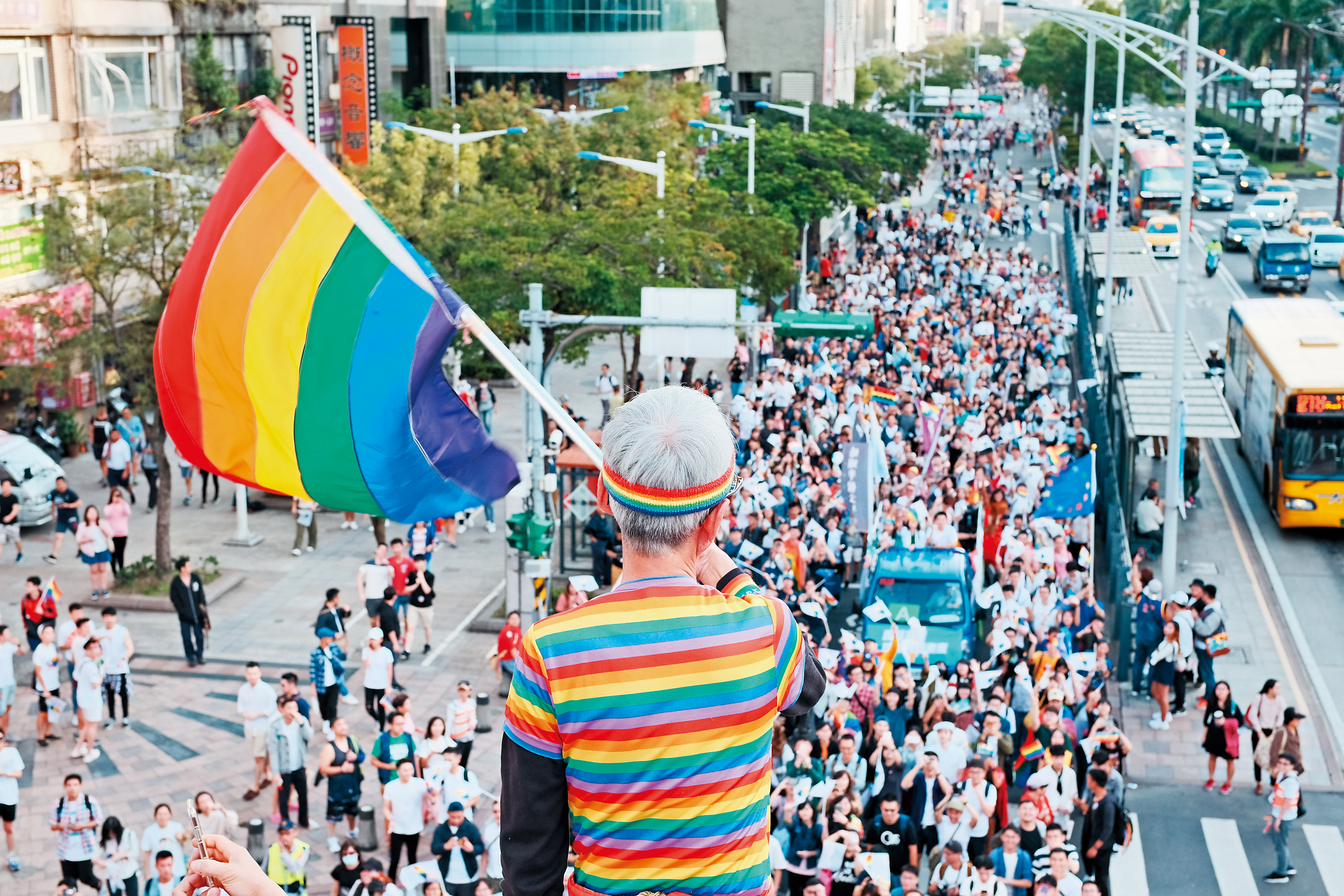 挺同團體盼讓民法保障同婚及性別平等教育2公投案過關，但並未如願，只能期待2年後捲土重來。