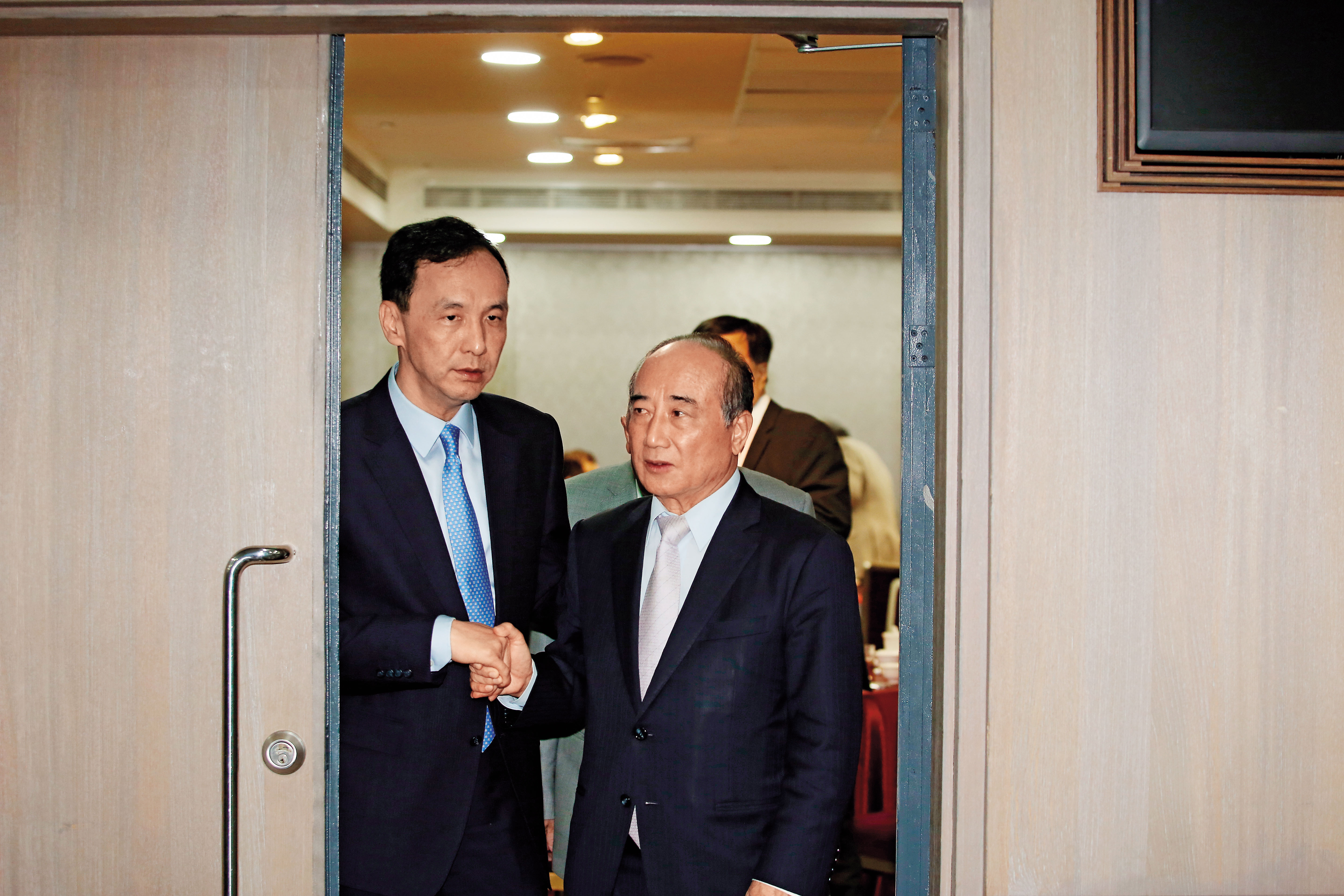 新北市長朱立倫與前立法院長王金平分別輔選侯友宜、韓國瑜開出紅盤,有利角逐2020總統大位。