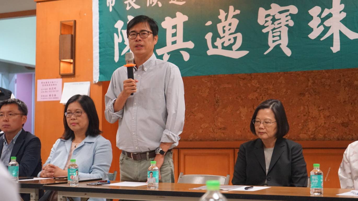總統蔡英文敗選後辭去民進黨主席，並啟動下鄉傾聽之旅，第一站就到高雄。（陳其邁競選辦公室提供）