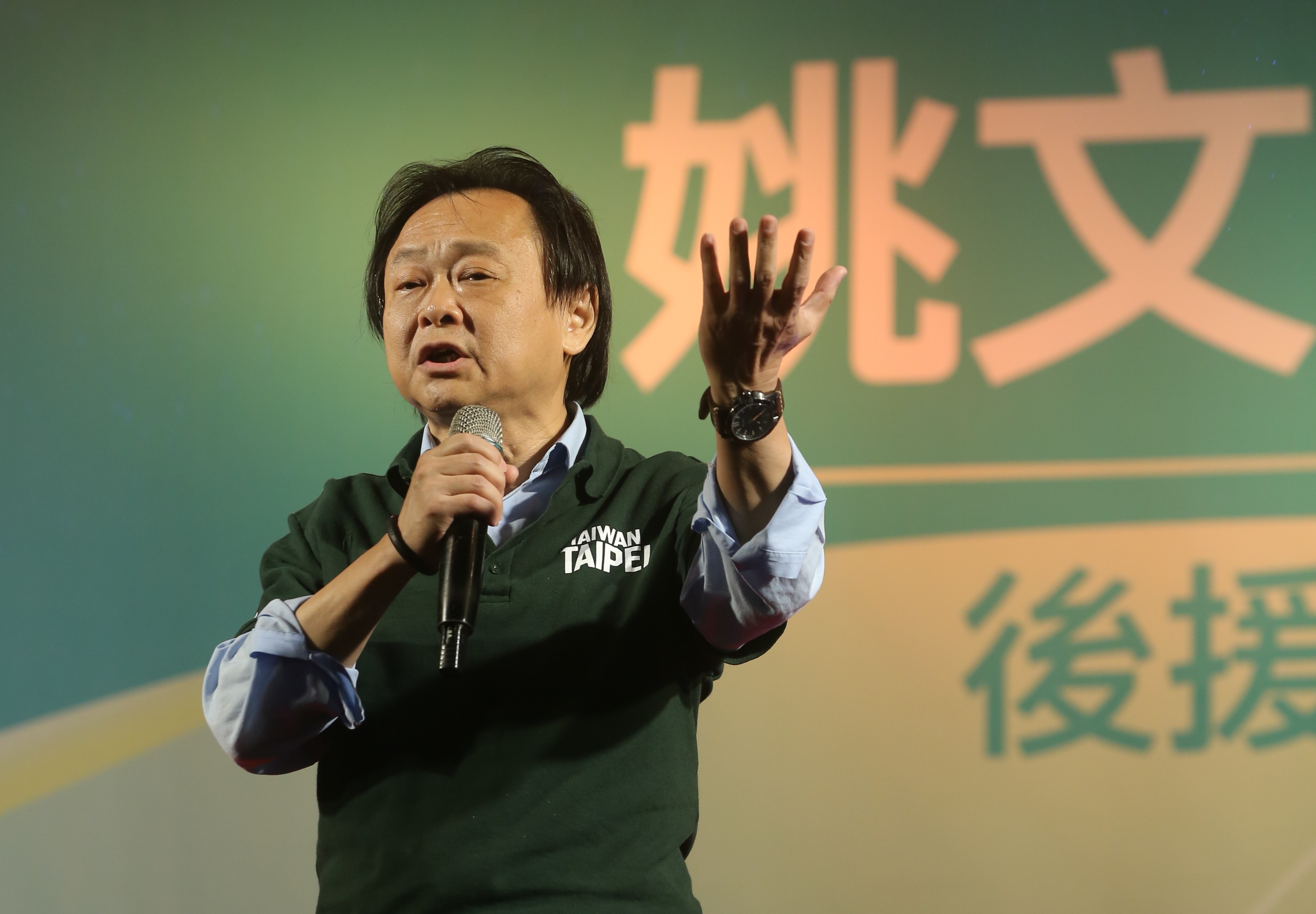 對於民進黨有意和柯文哲合作一事，綠營台北市議員王世堅表示反對。