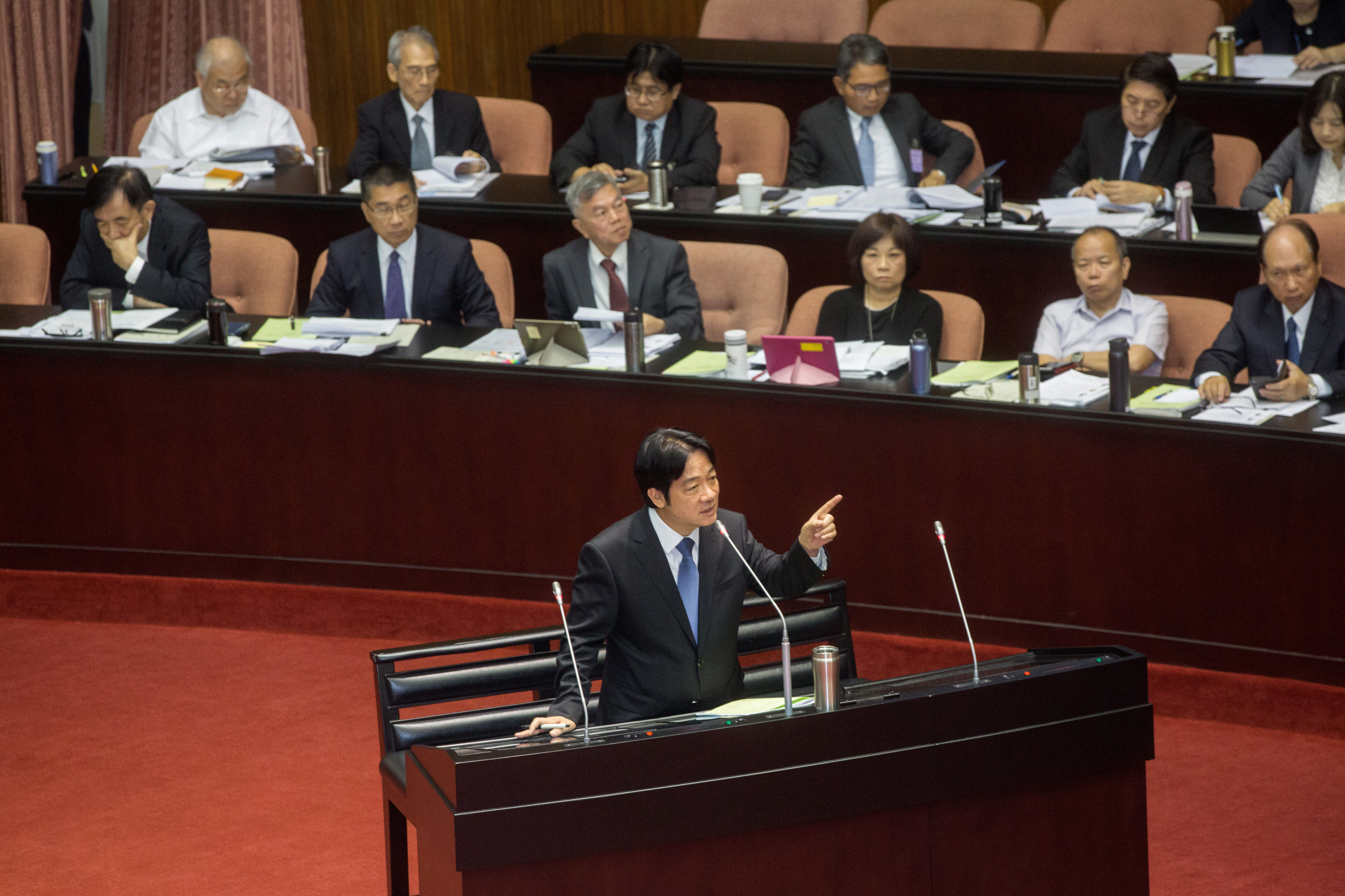 以核養綠公投案過關，行政院第一時間先是表態2025年非核家園政策不變，隨後又改口不再以2025年為非核家園期限。