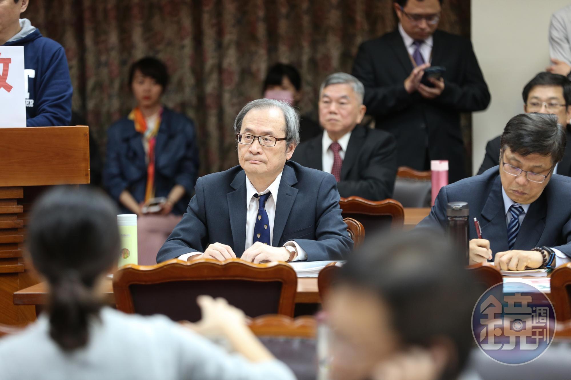 謝曉星今受訪時表示,行政院尊重民意,也已把非核家園期限放寬,換句話說已經沒有2025非核家園,年限已經拿掉。