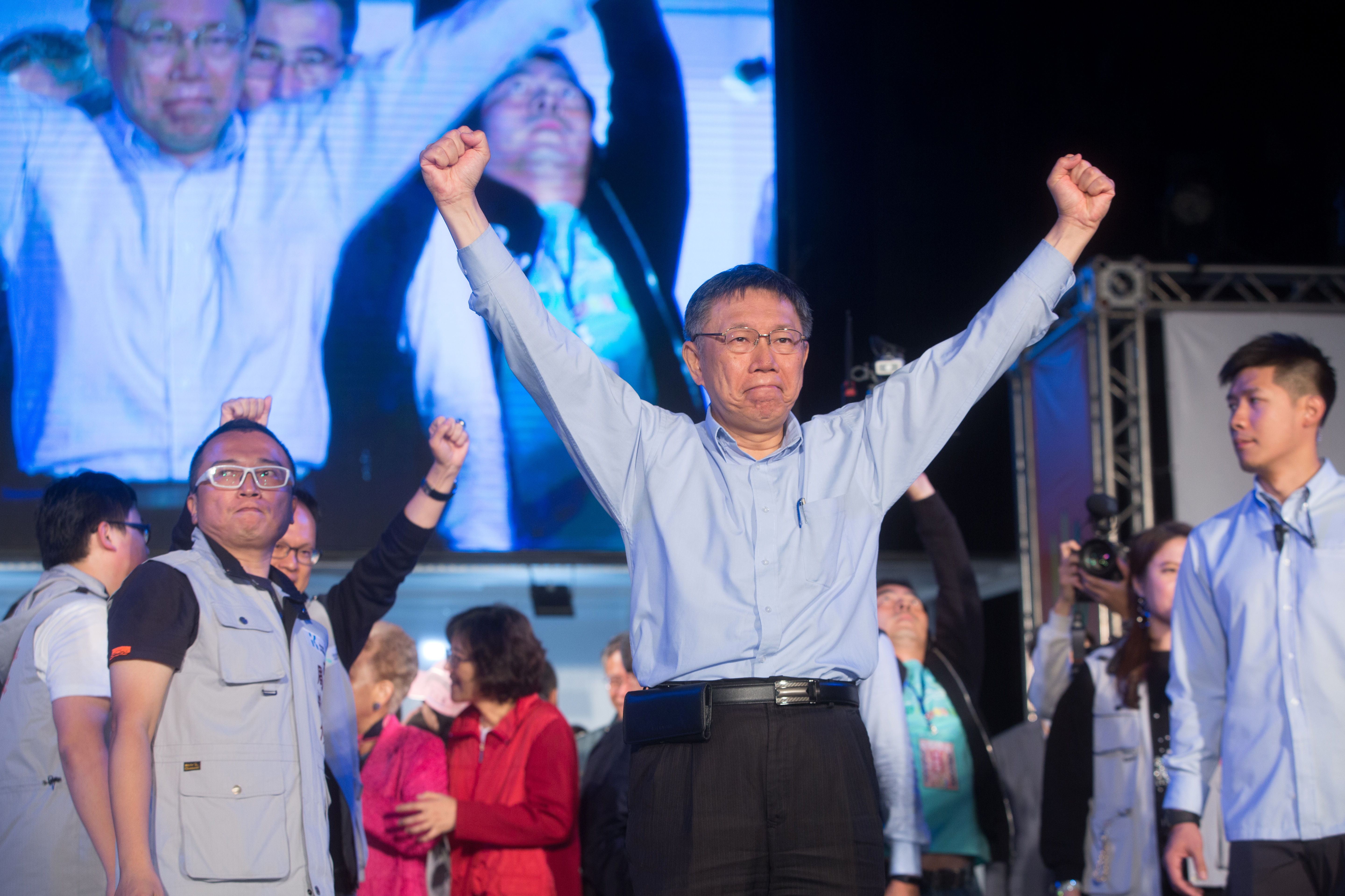 台北市長柯文哲面對國民兩黨夾殺，驚險以些微差距成功連任，只比第二高票丁守中多了3,254票。