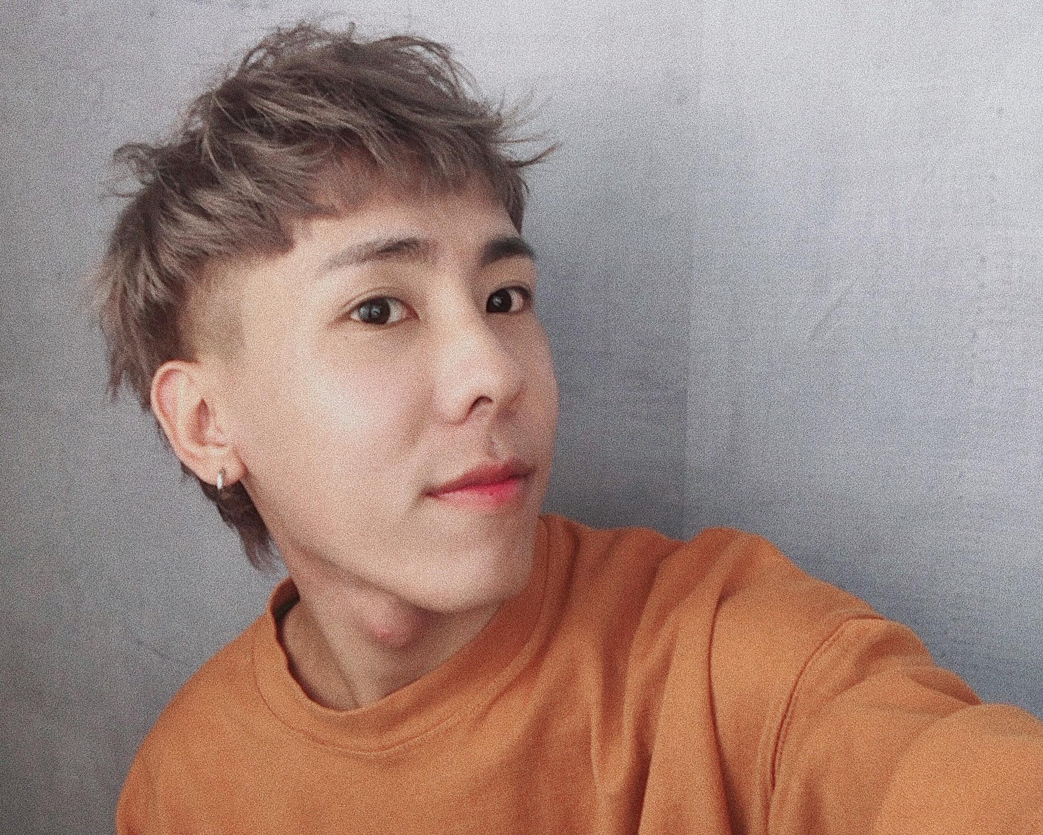 同志網紅林進日前和高雄市長當選人韓國瑜合拍影片，被網友痛批「為錢出賣自己」。（翻攝林進臉書）