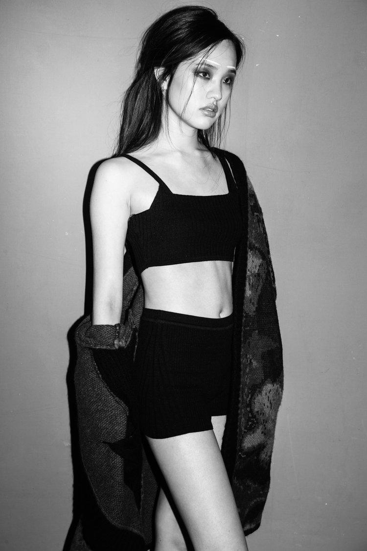 韓冰兼任模特兒時拍下多張美照,都極具特色。(翻攝JAGER international management)