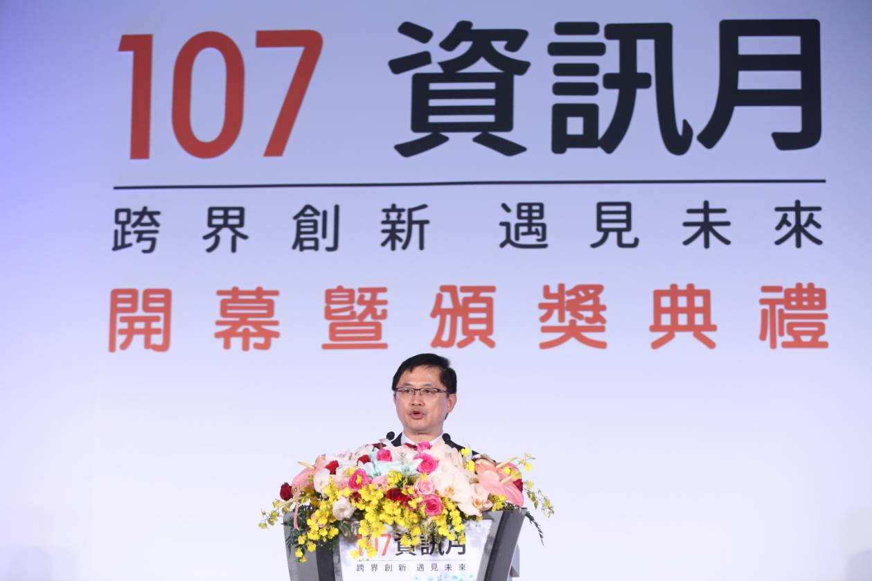 對於川普的放話，童子賢擔心此舉恐怕衝擊明年的全球經濟情勢。