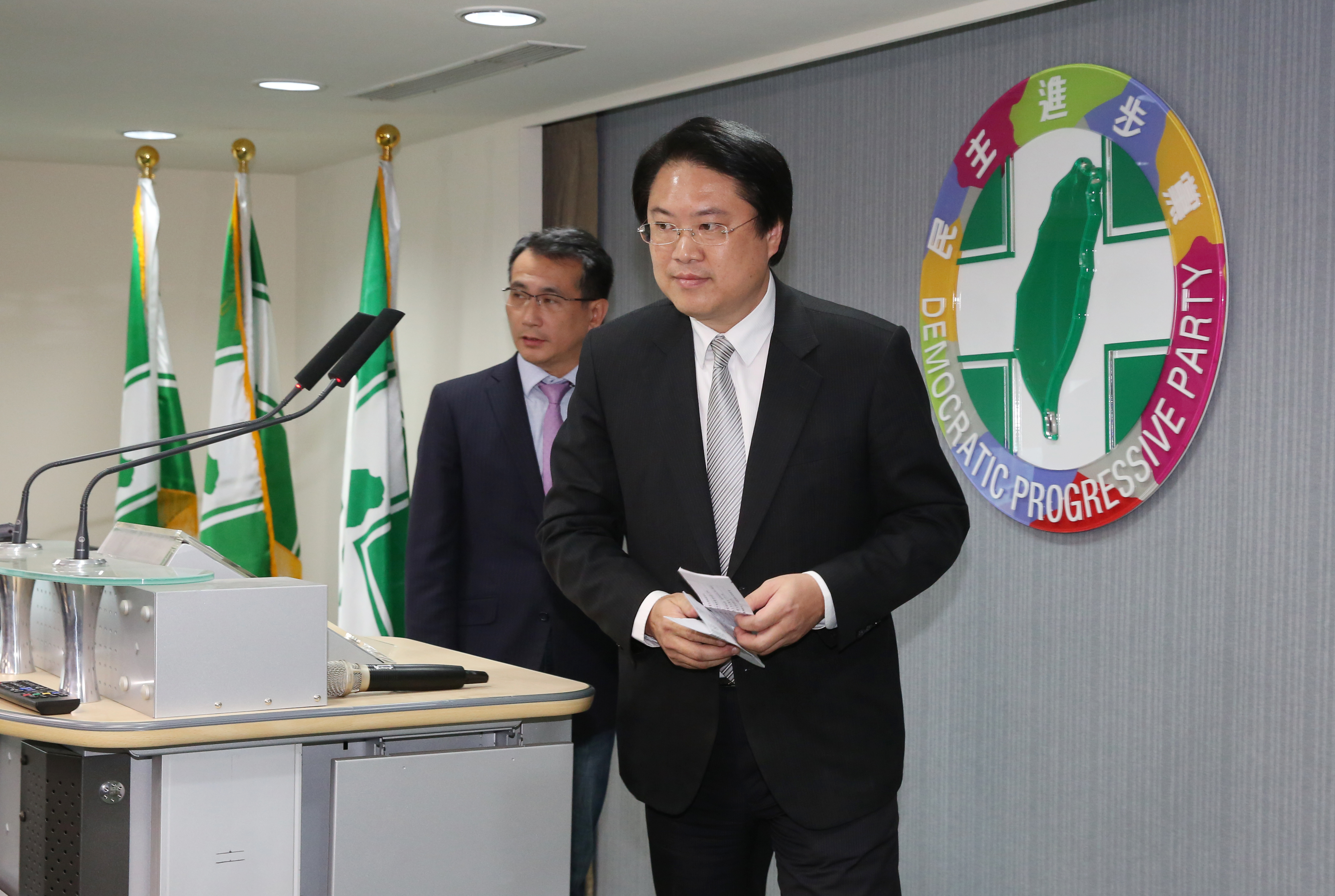 基隆市長林右昌代理民進黨主席。