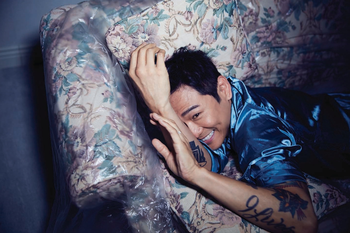 曾以《脫掉》創下佳績的杜德偉，將發行新專輯《起來》。（杜德偉工作室提供）