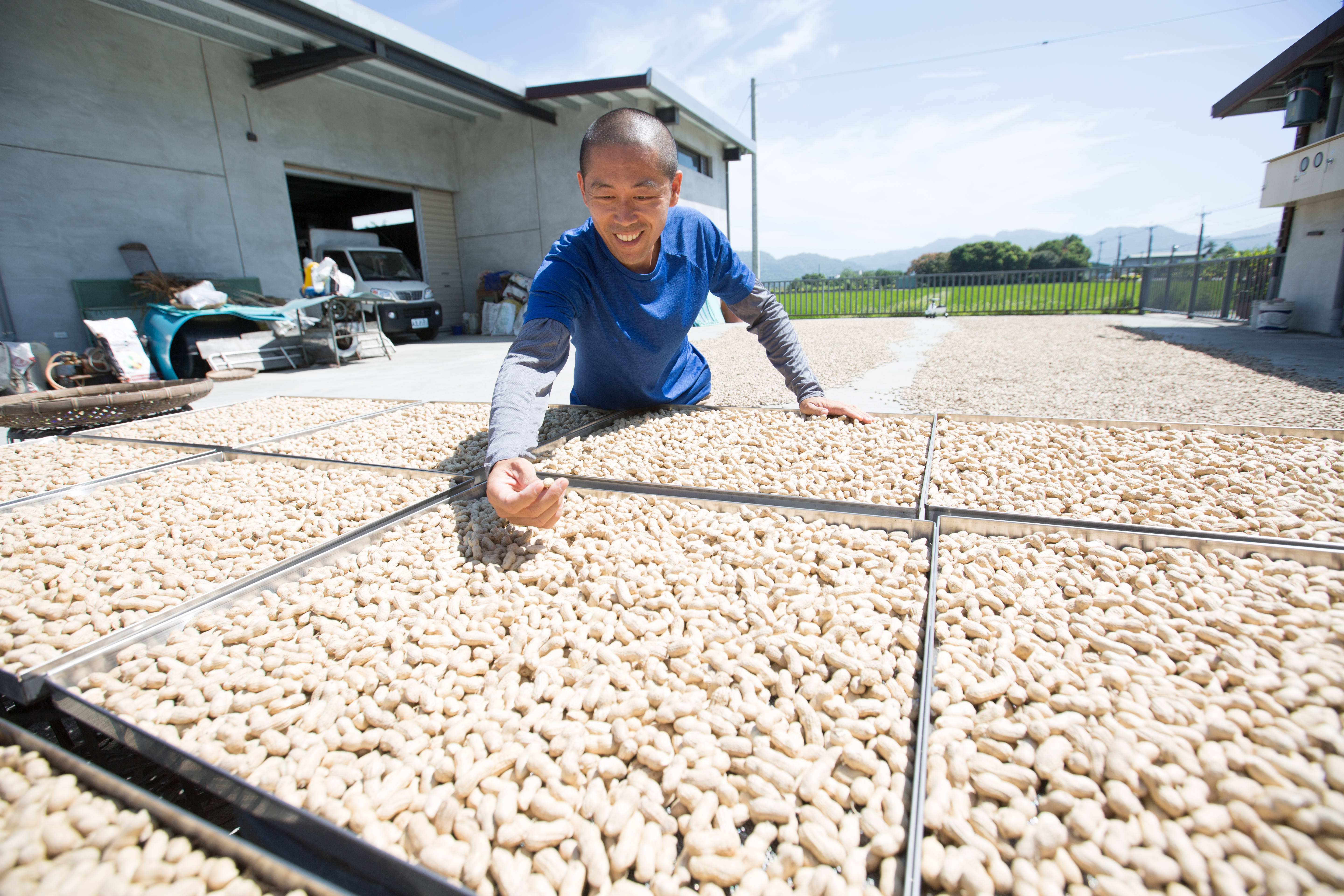 生離死別是鍾順龍回鄉工作後，需要適應的第一件事。