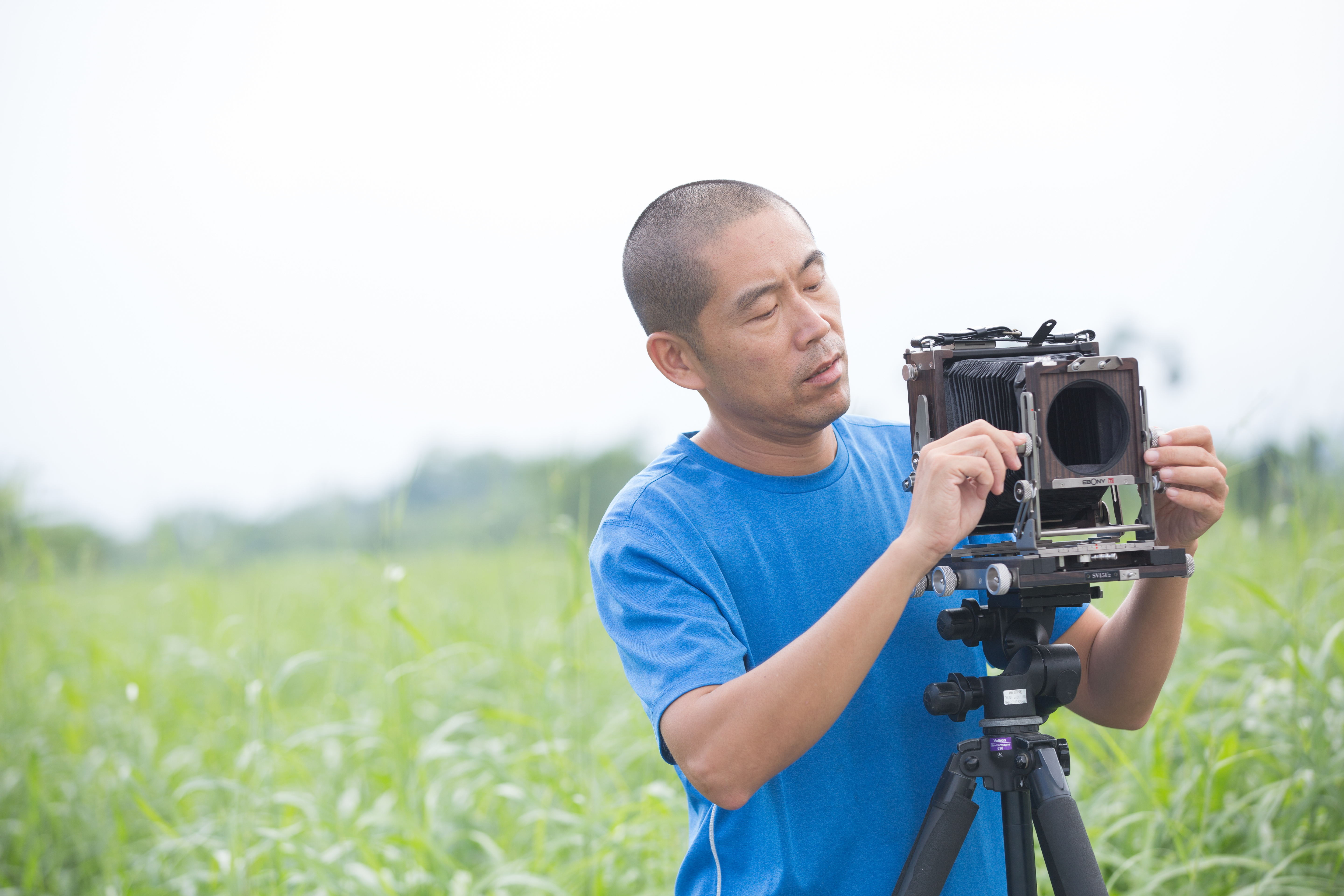 為了持續攝影，鍾順龍寧願不買房子也要持續創作。