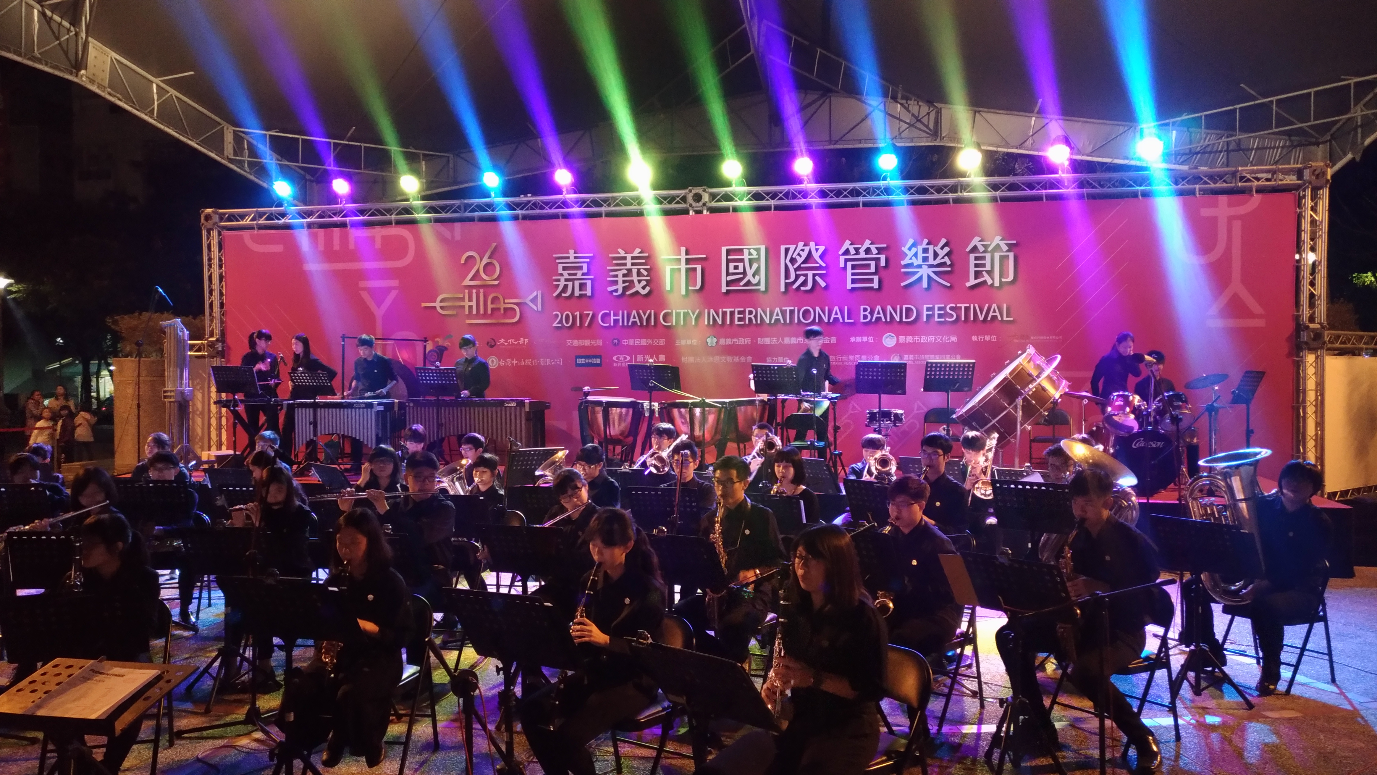 主辦單位設計了社區、景點、飯店共18場巡演,讓悠揚管樂飄出演藝廳。