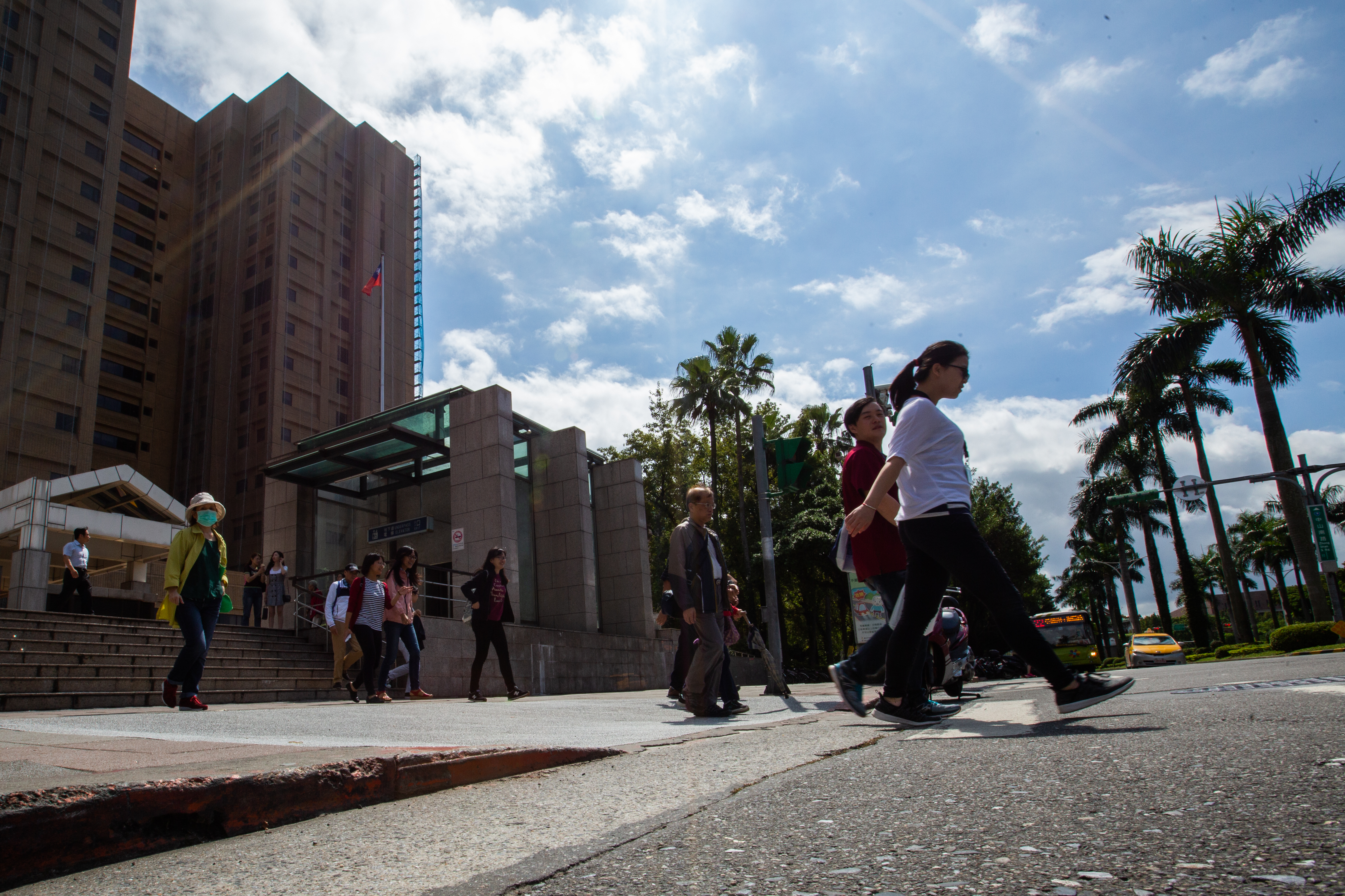 今（29日）起天氣回穩濕冷不再，氣象局表示，好天氣將持續到下週二，最高溫可上看29度，但要民眾注意日夜溫差大。
