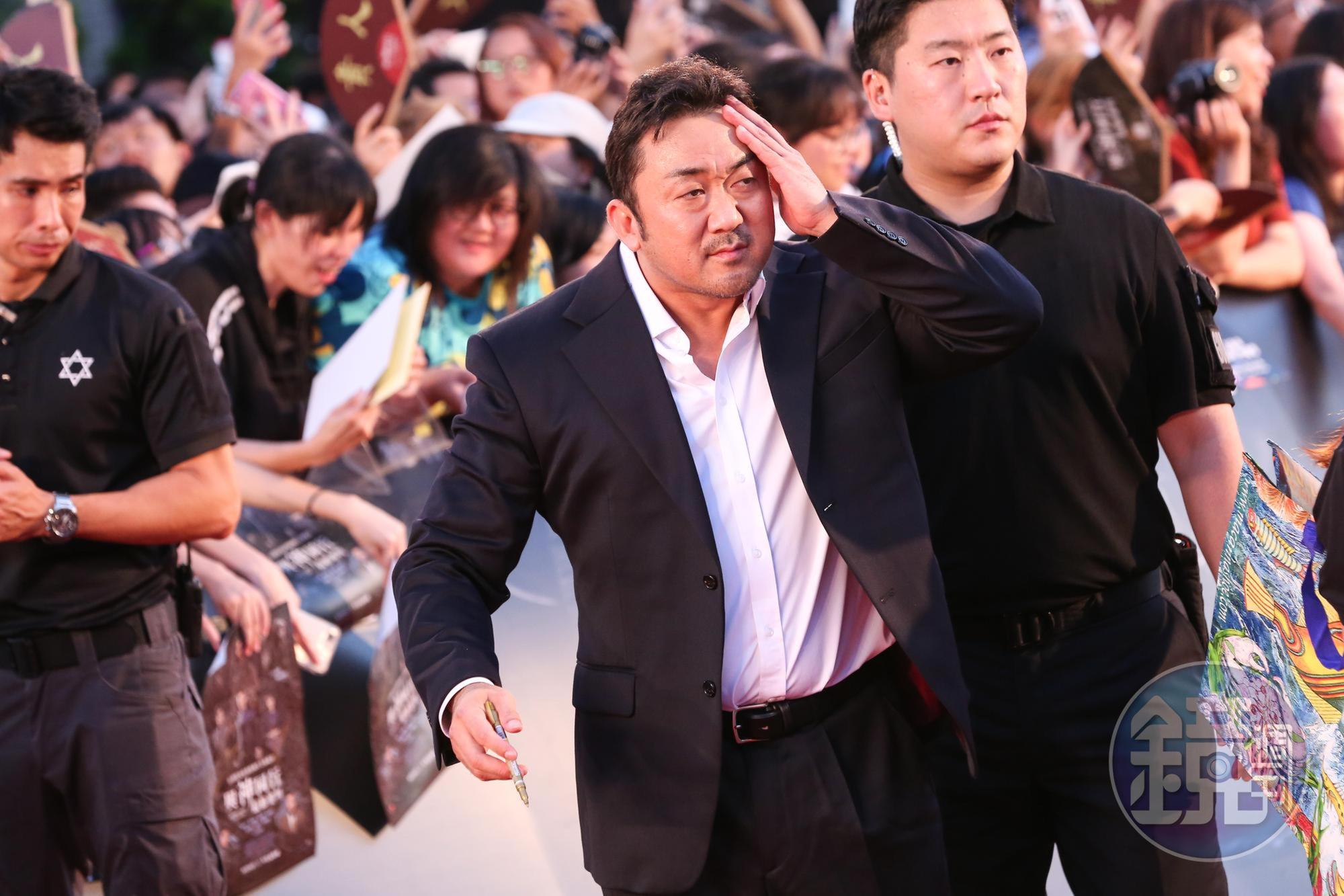 韓國男星馬東石被爆父親詐騙友人養老金,被告上法院。