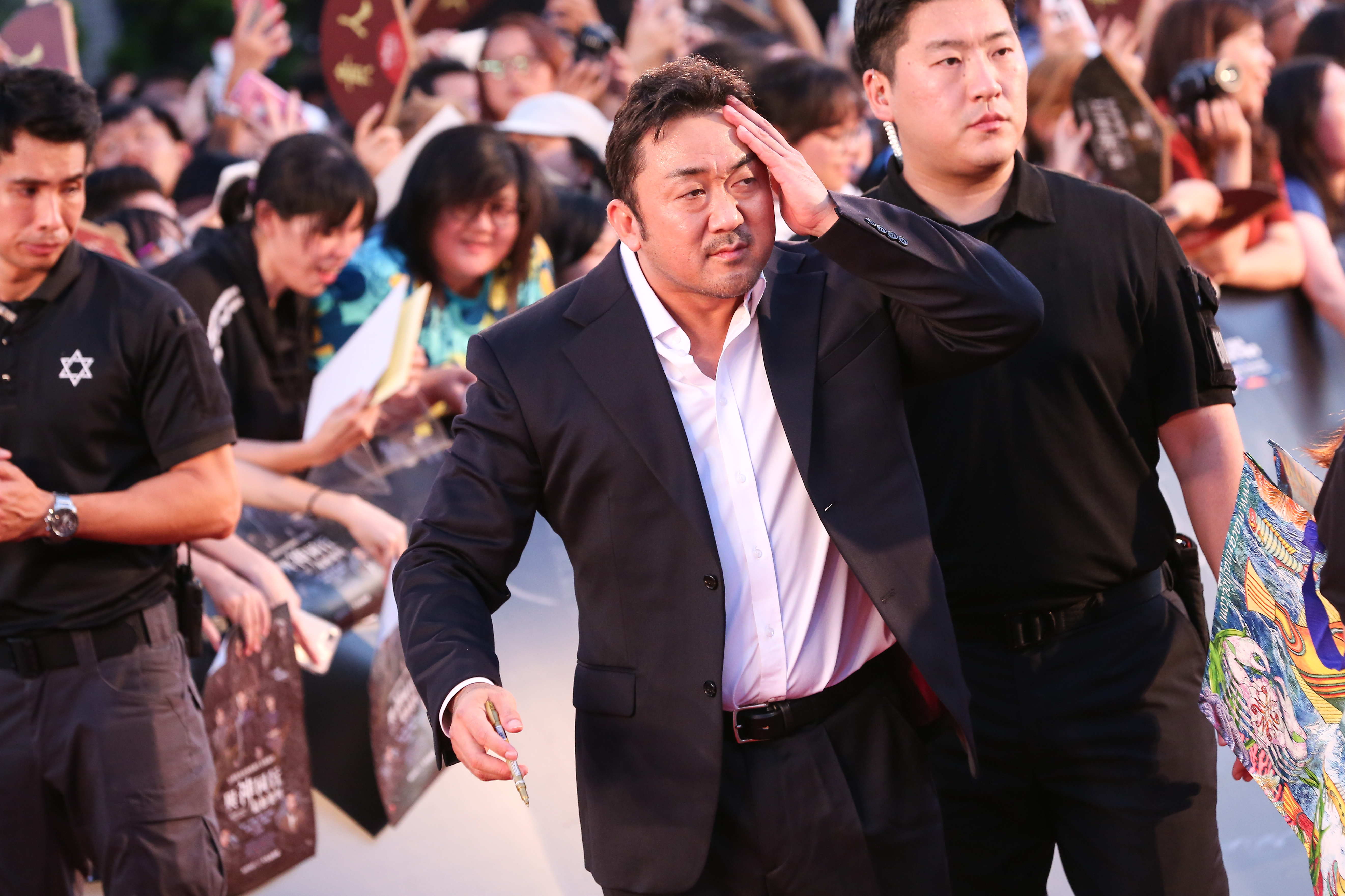 韓國男星馬東石被爆父親詐騙友人養老金，被告上法院。