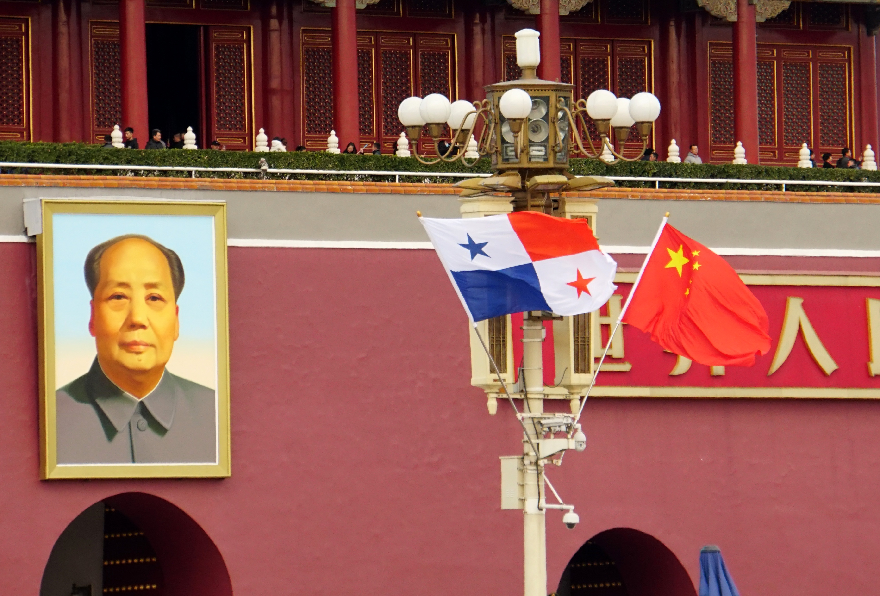 2017年11月17日，巴拿馬總統瓦雷拉訪問北京主持大使館開館儀式。巴拿馬如今成為華府和北京在全球戰略的新衝突點。（東方IC）