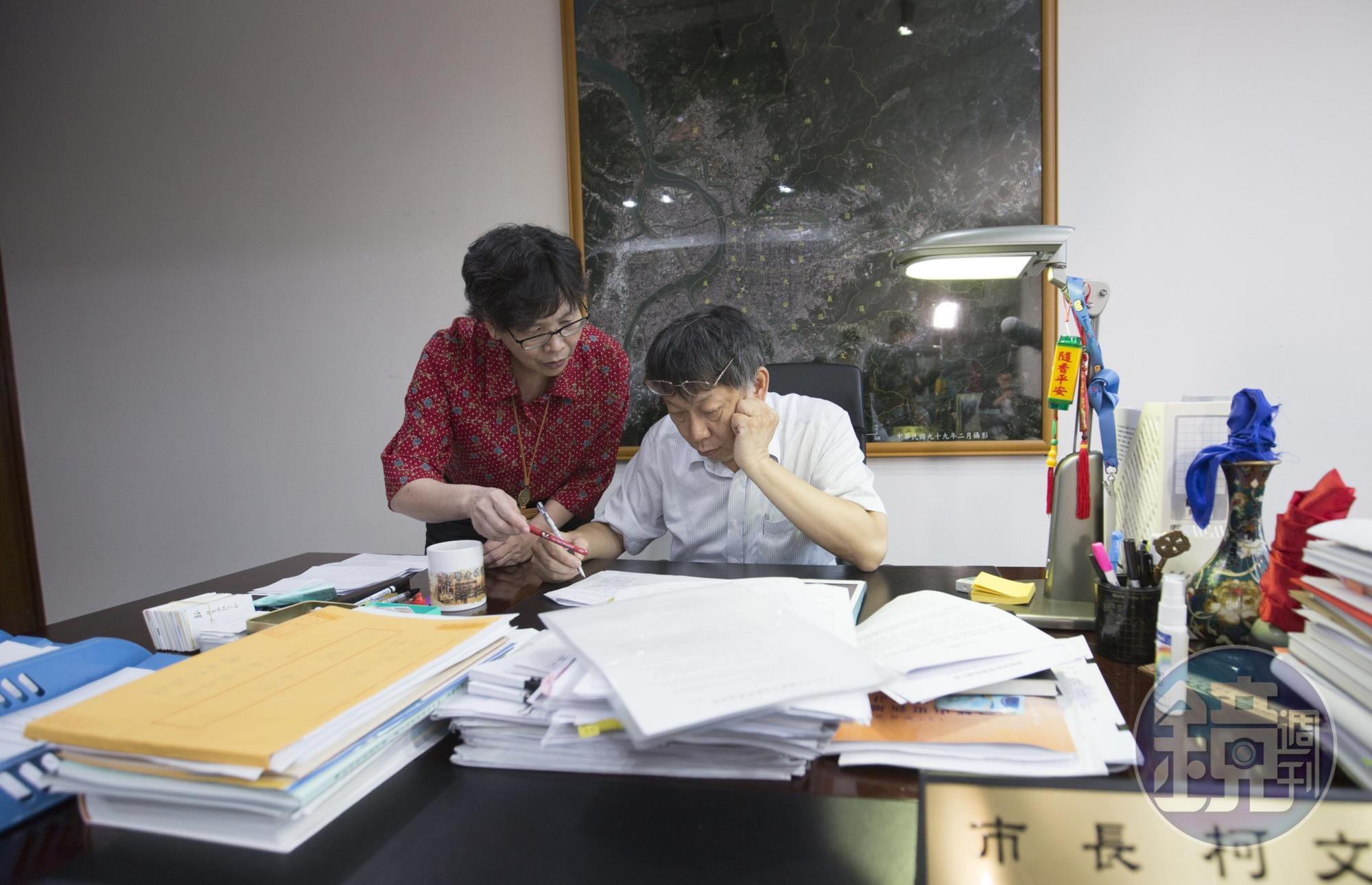 台北市長柯文哲這次選戰險勝,選後傳出府內3位現任副市長可能不續任,而心腹蔡壁如也考慮離開市府。