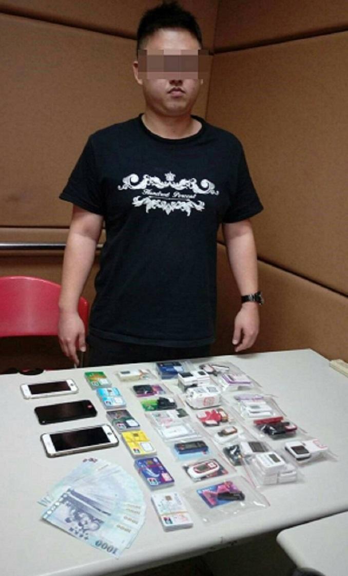 詹男當街人贓俱獲被送辦。（警方提供）