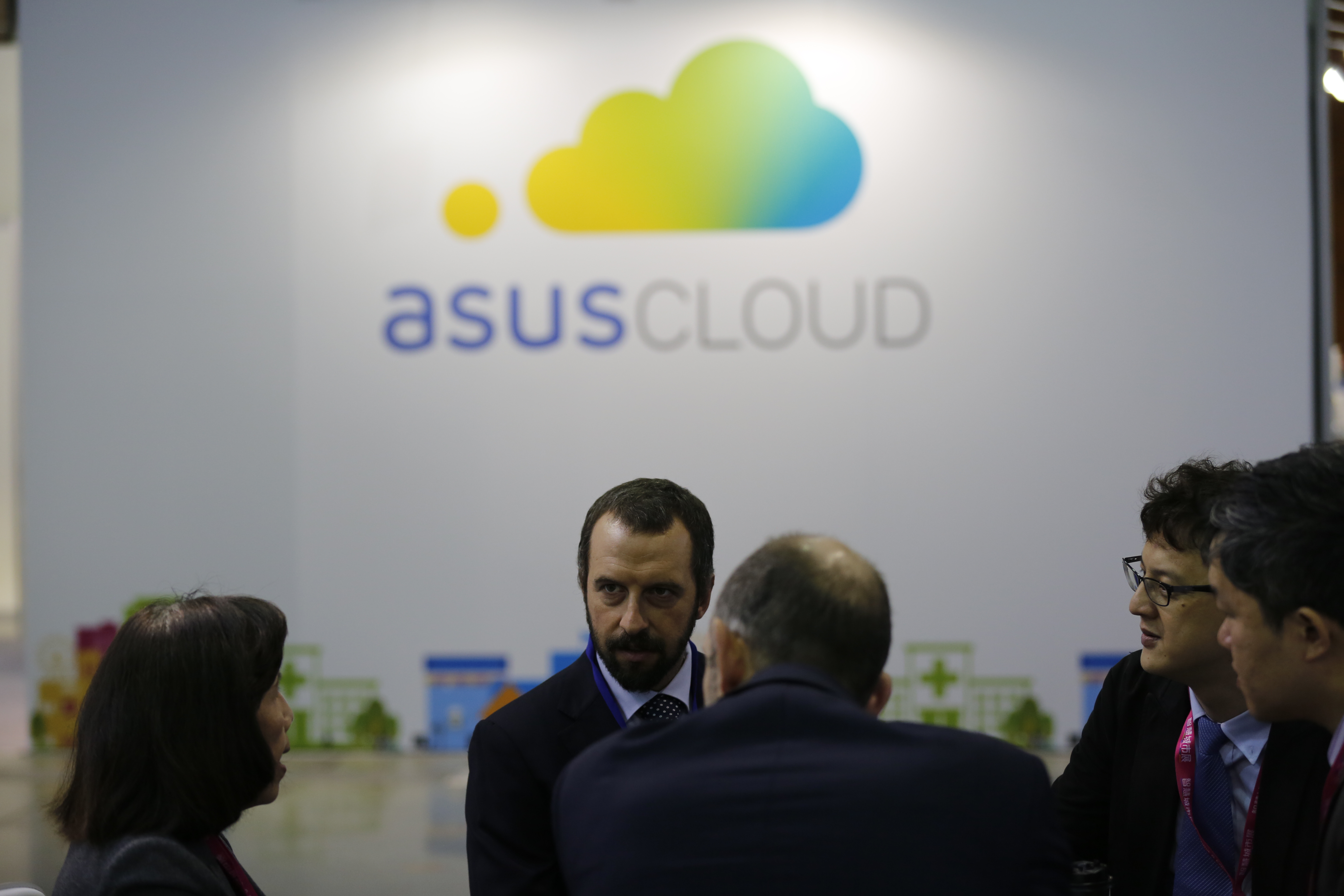 華碩驚爆AI和雲端部門要砍掉5成以上人力。