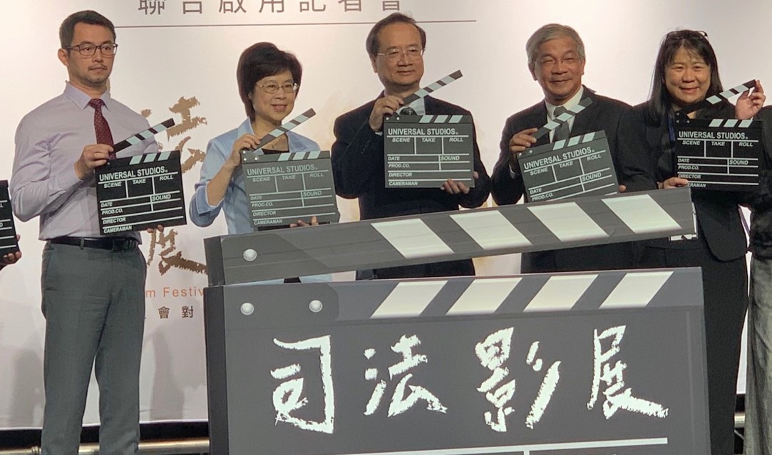 司法院在許宗力（中）在司法影展致詞強調，公投不能牴觸大法官解釋，籲挺同者不要想不開。（司法院提供）