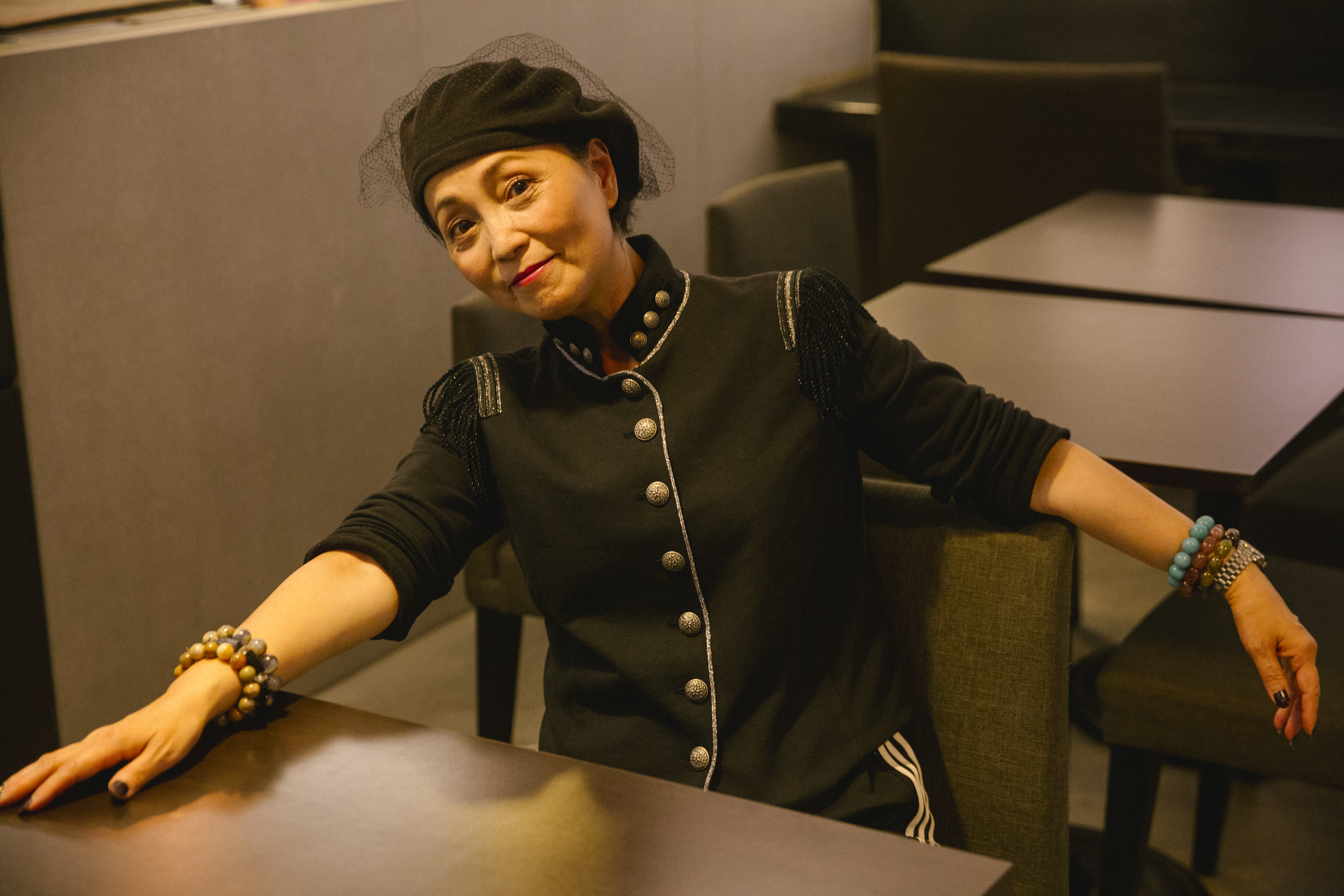 苑瓊丹至少與周星馳合作9部電影，她也因此而走紅。