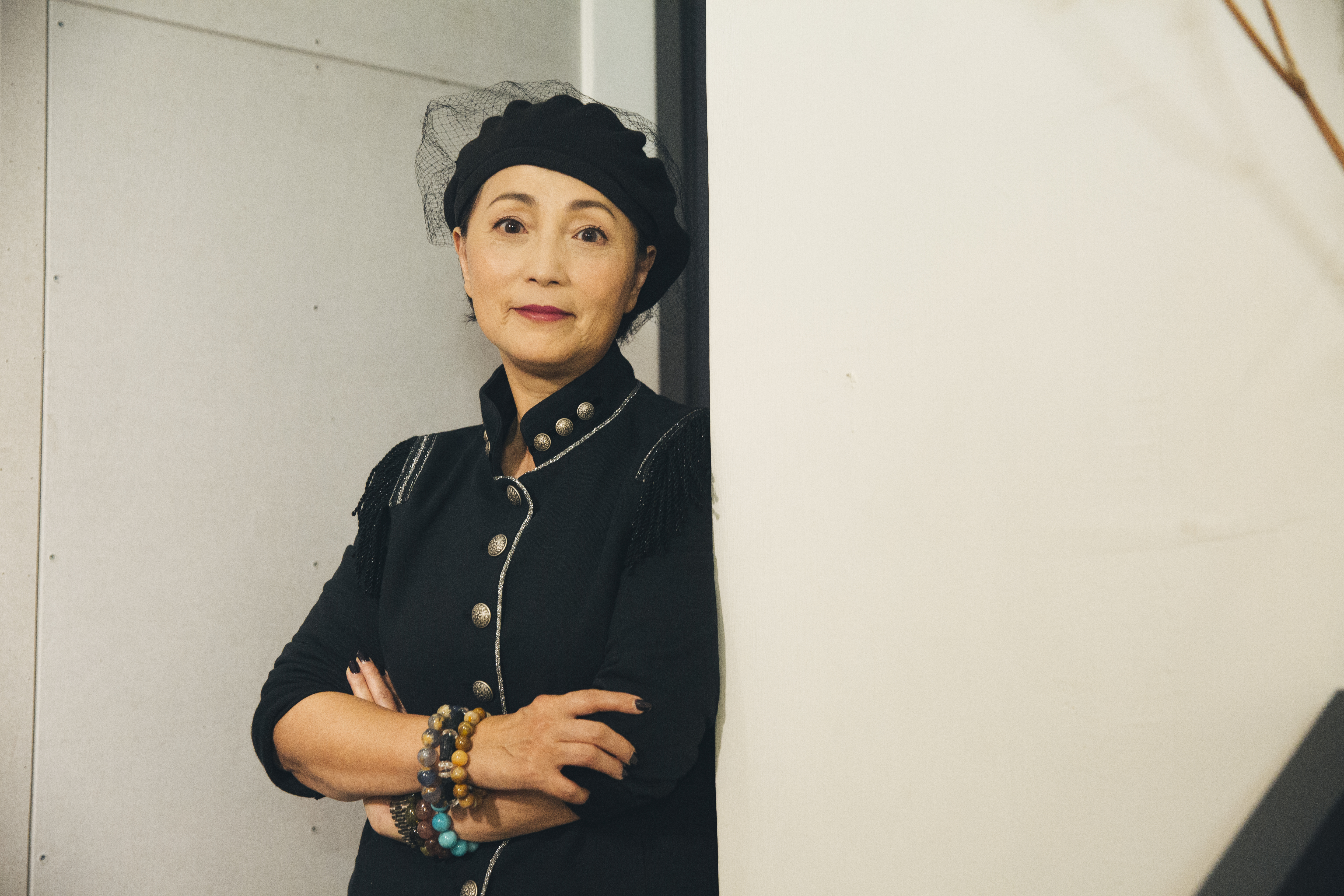 苑瓊丹還是小演員時看盡白眼，讓她家中隨時有20、30面鏡子，告誡自己。