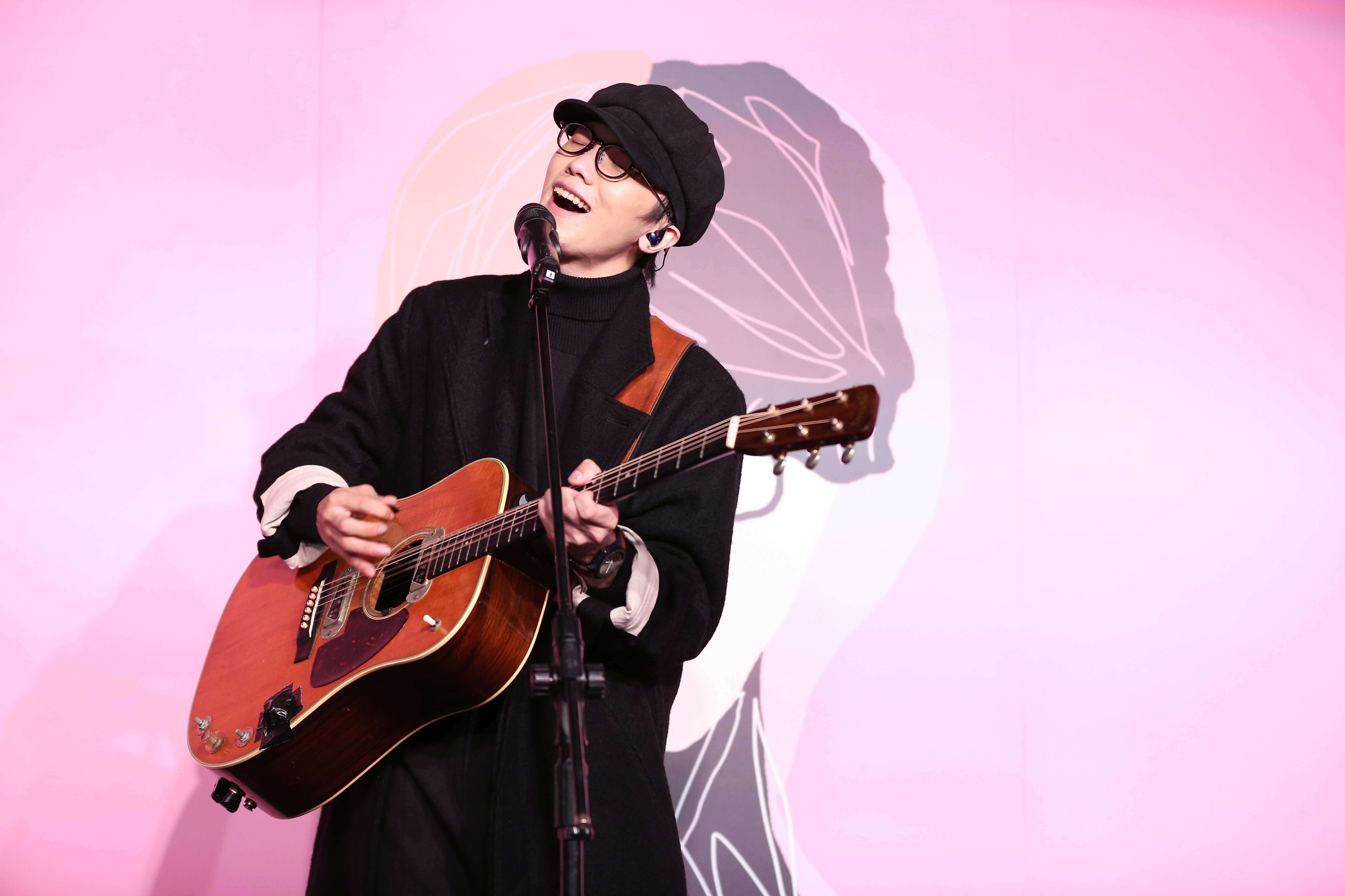 金曲新人王謝震廷推出第2張個人專輯，沉潛2年的時間卻是生活困頓，飽受憂鬱症所苦。