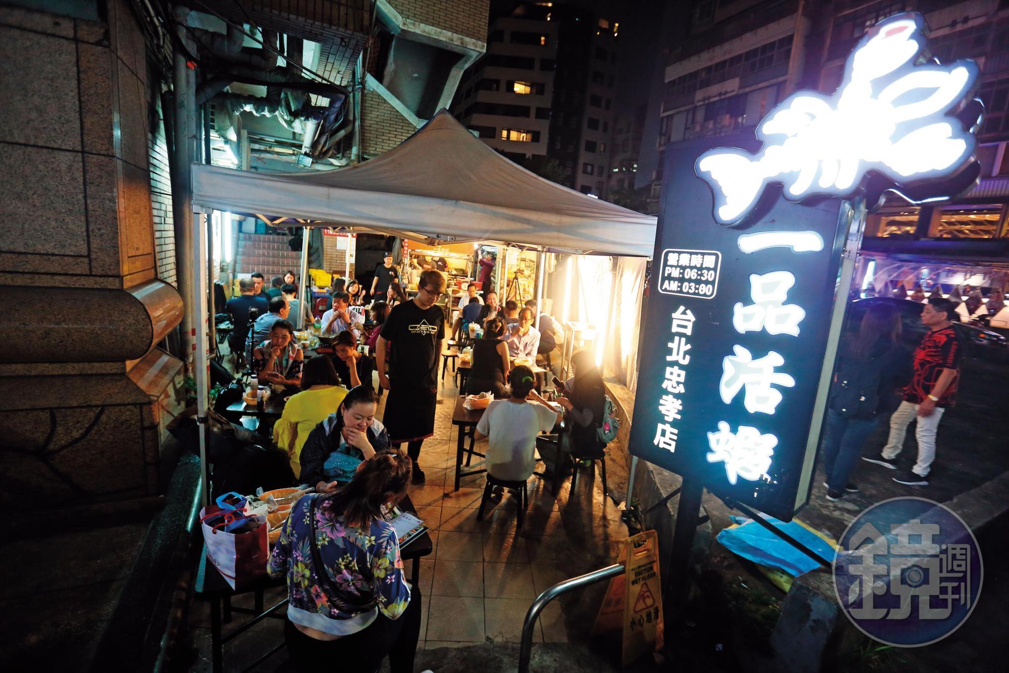 一品活蝦創始店位在頂好名店城後方，因無法續租，將熄燈移往他處。