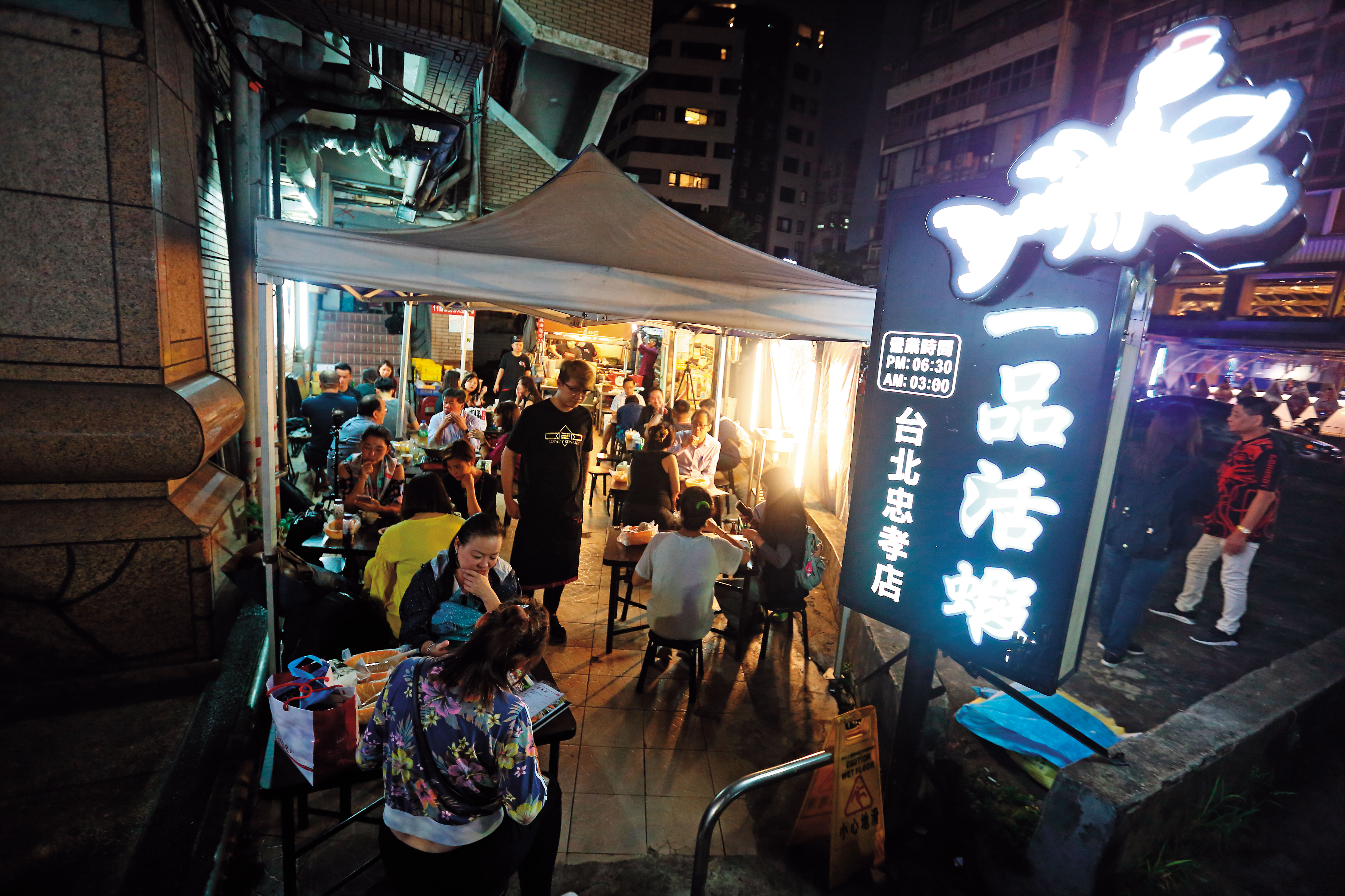 一品活蝦創始店位在頂好名店城後方，因無法續租，將熄燈移往他處。