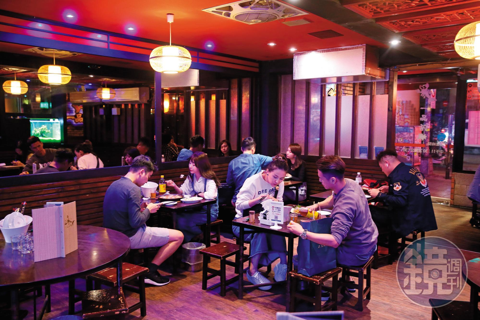 蕭文明希望打造出台式居酒屋風格，吸引顧客下班後進來吃蝦、小酌。
