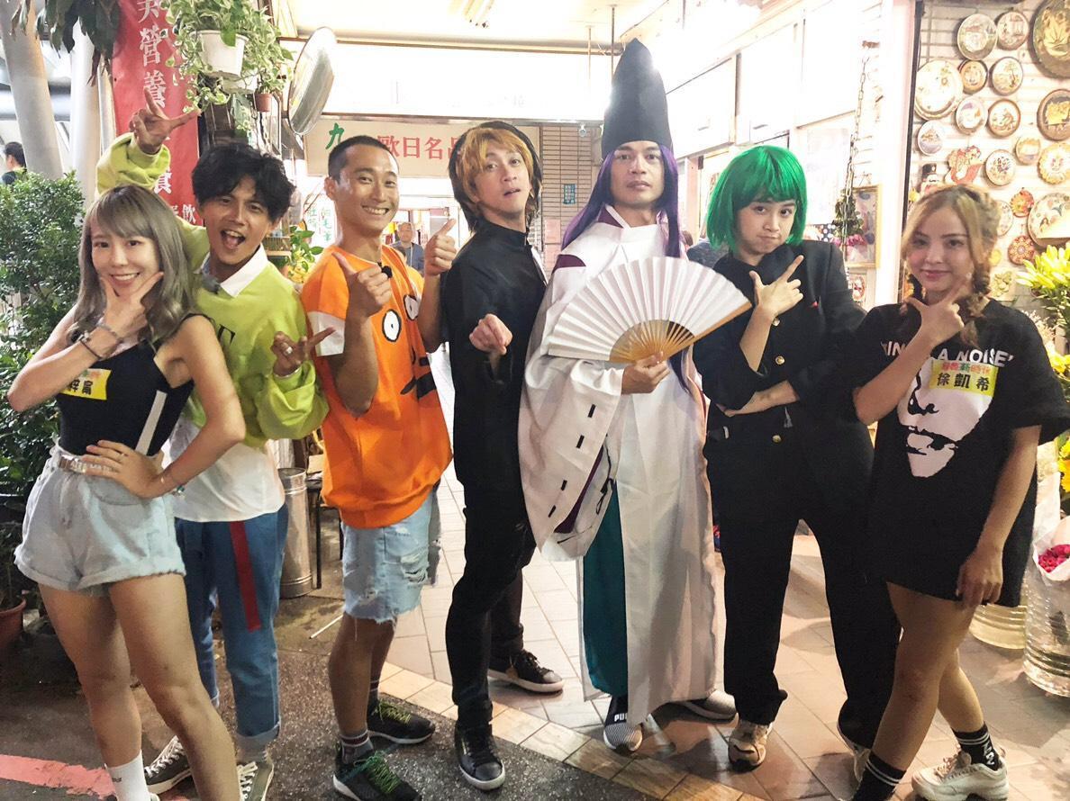 民視《綜藝新時代》本集來賓為阿ken（右三）與陳漢典（中）。（民視提供）