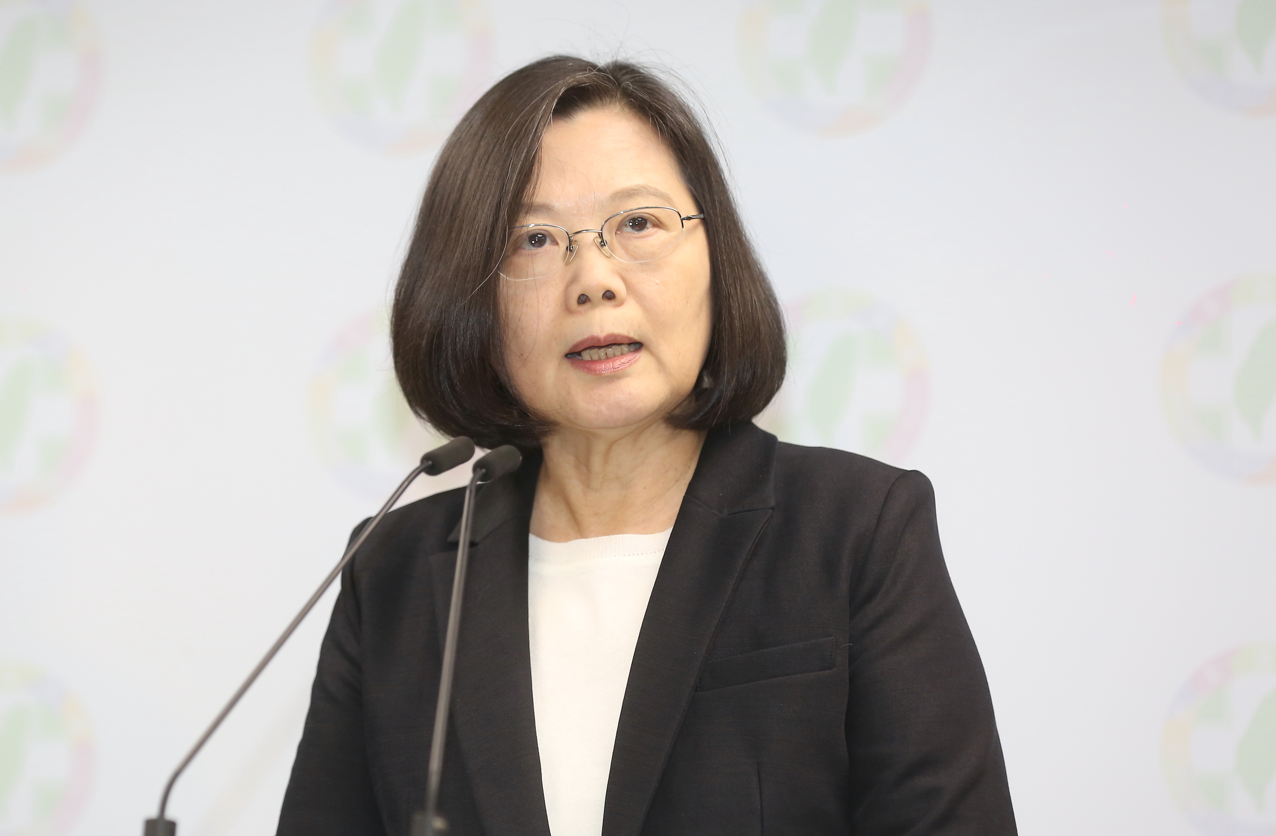 蔡英文會中表示，她近日下鄉聽到很多檢討的原因，包括同婚議題、《勞基法》修法。（本刊資料照）