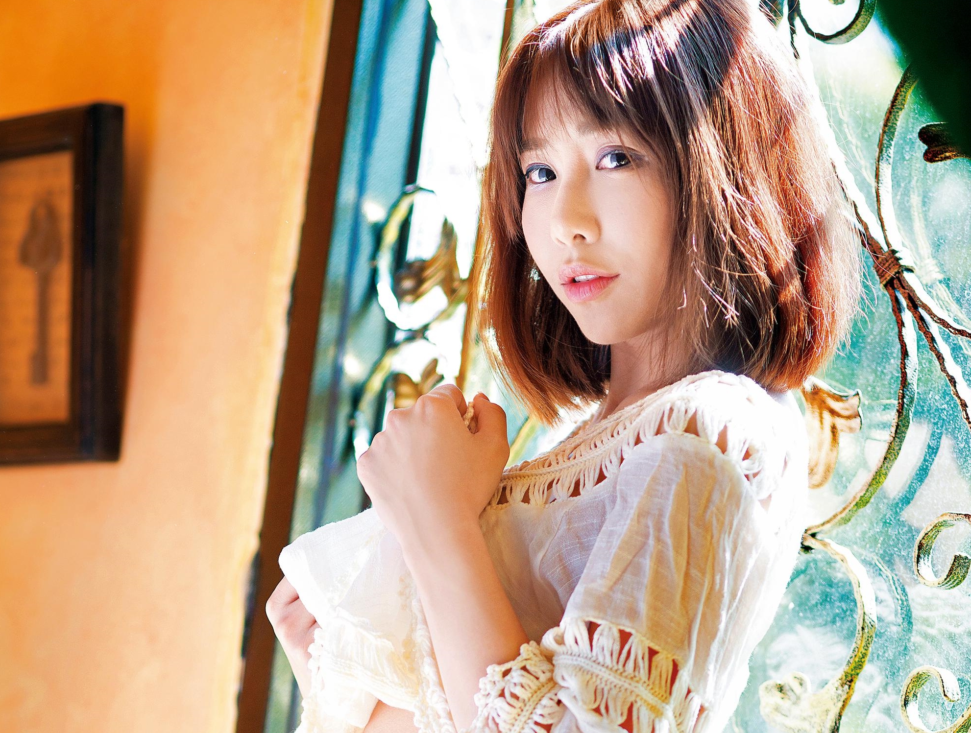 對近日裸照遭外流，梓梓認了是自拍，但強調自己從未給任何人看過，應該是手機自動備份雲端，遭人盜用。（本刊資料室）