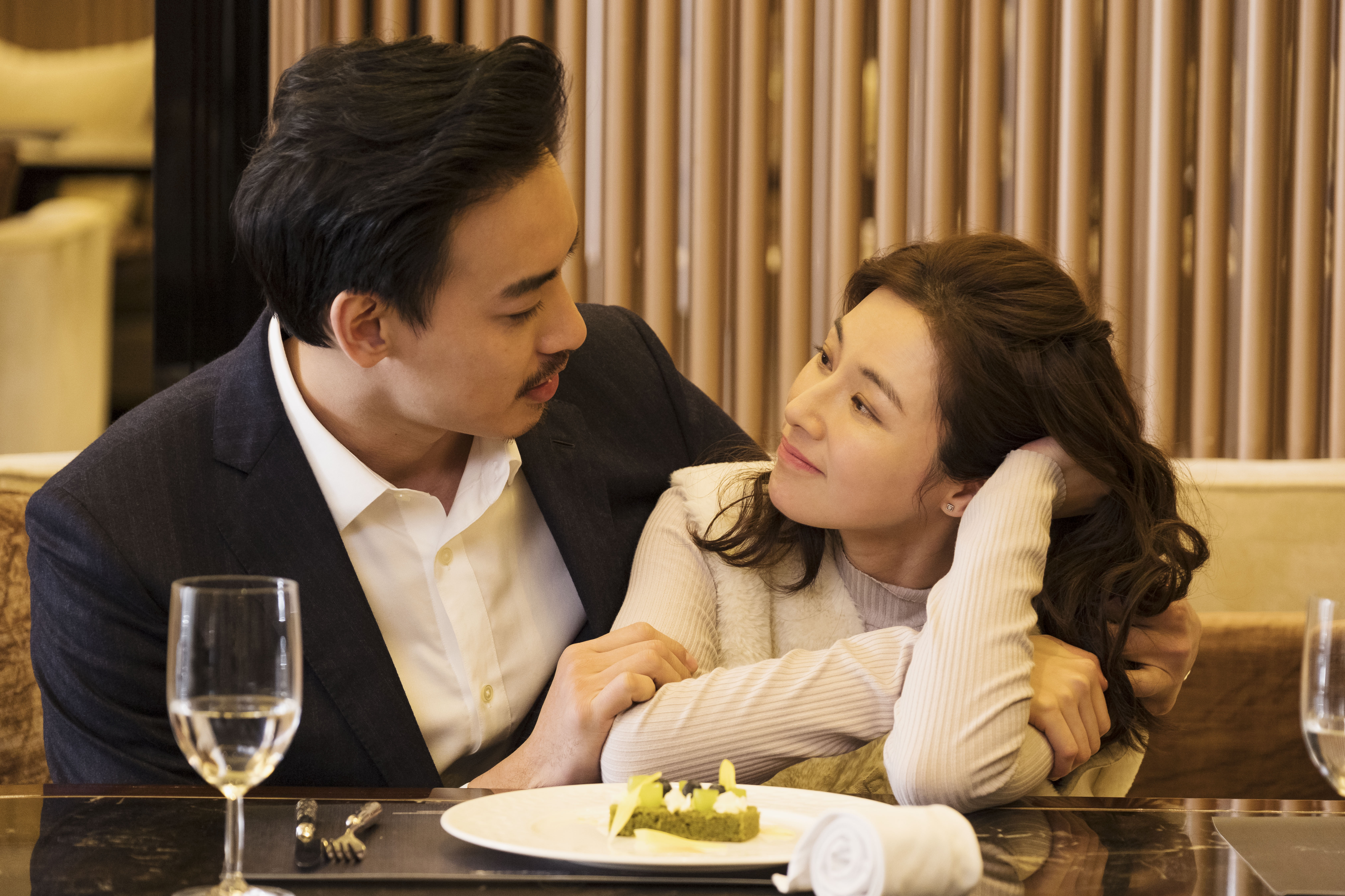 陳怡蓉與黃柏鈞在戲裡是一對情侶,但遇上各種瑣事考驗著感情。(青睞影視提供)