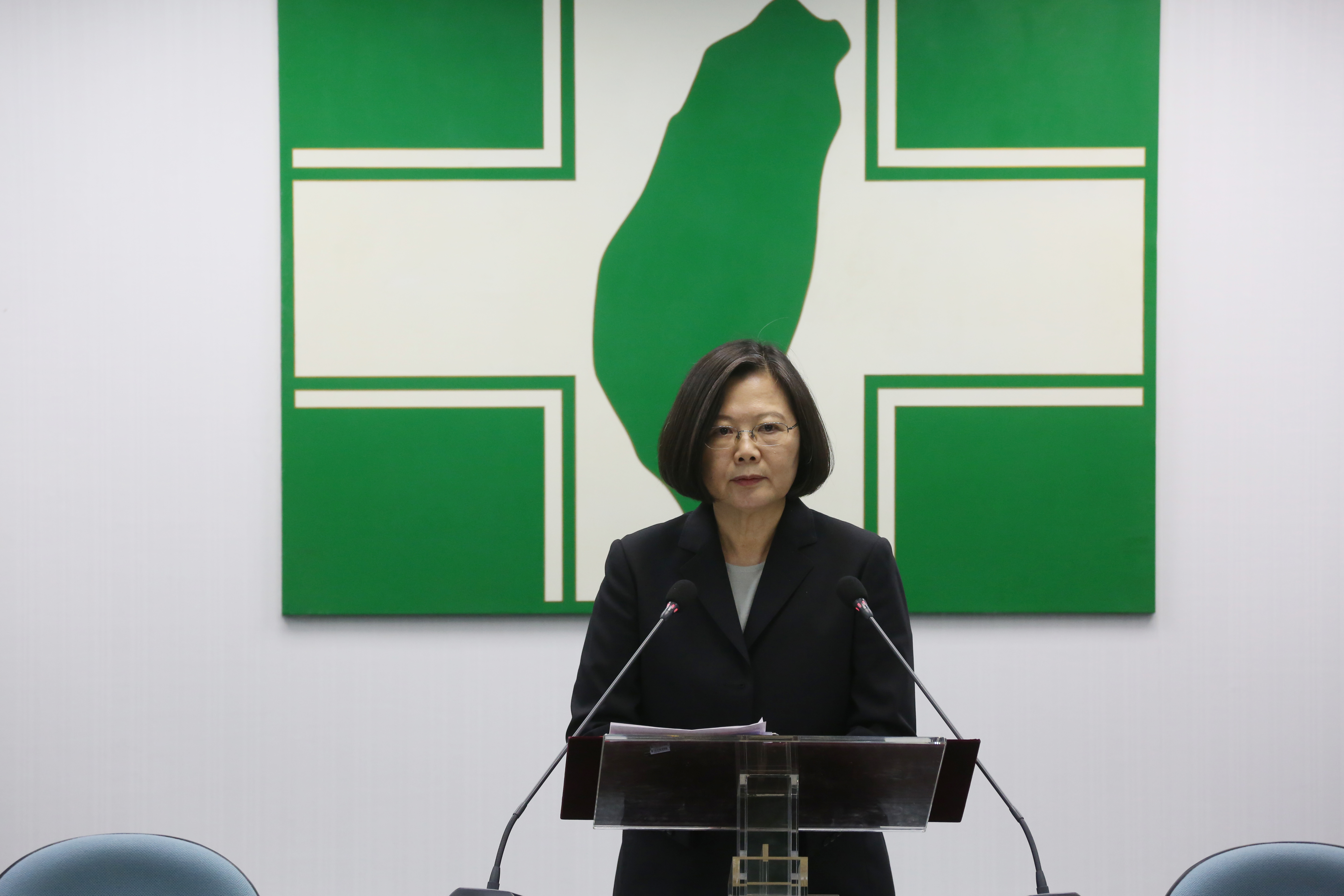 民進黨「期中考」成績不佳，總統蔡英文辭去黨主席後，黨內面對一連串的檢討聲浪。