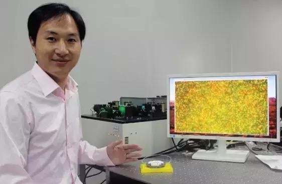 賀建奎和 GenoCare 測序儀。(來源:南方科技大學)
