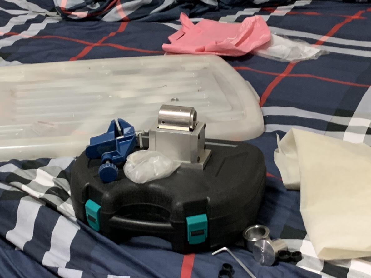 警方起出毒品及毒品壓模器。(警方提供)