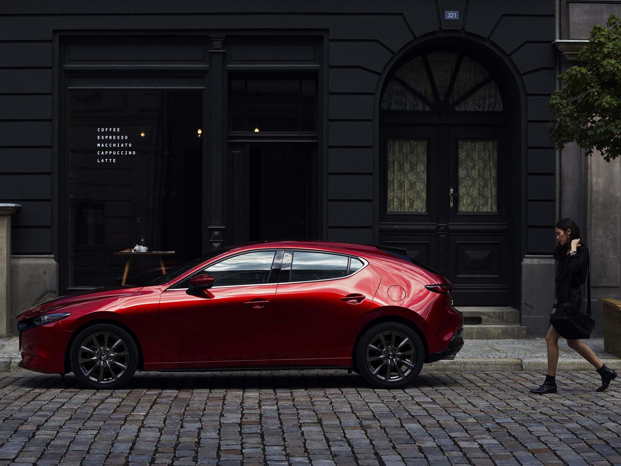 Mazda3在外觀上使用了進化版的Kodo魂動設計理念,看起來更加的簡潔洗鍊。