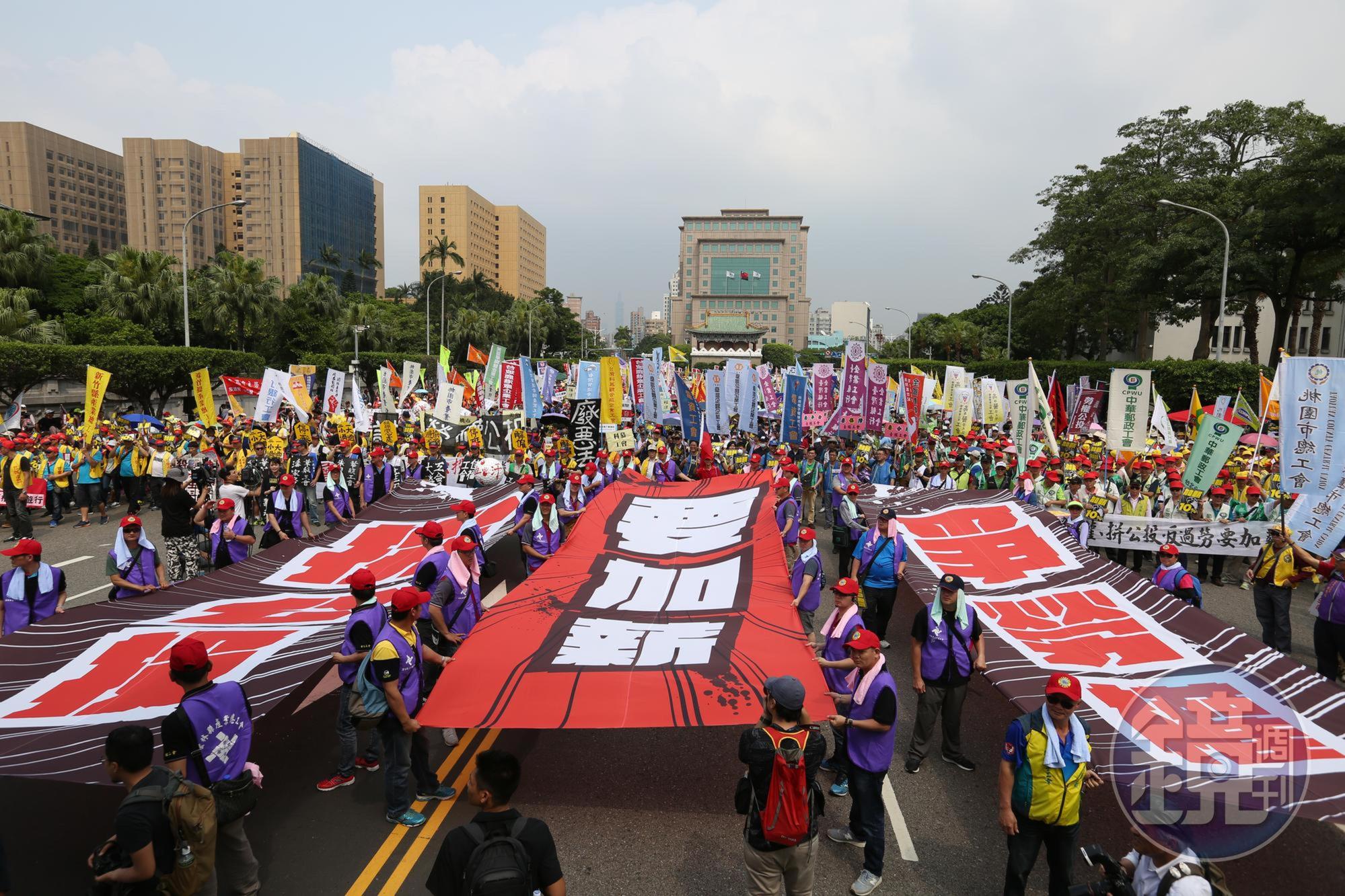 《勞基法》修法被視為民進黨政權敗選的主因之一。
