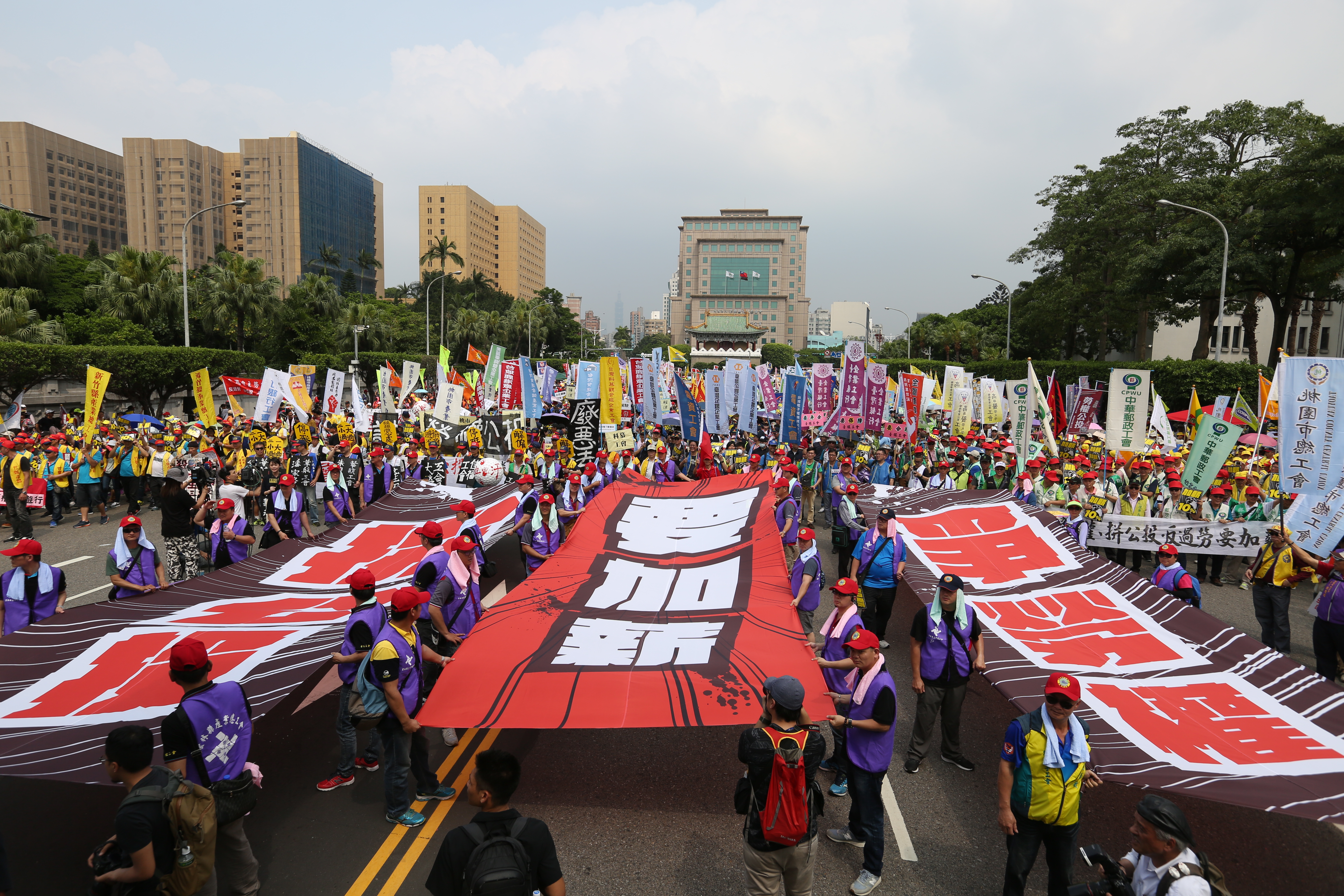 《勞基法》修法被視為民進黨政權敗選的主因之一。