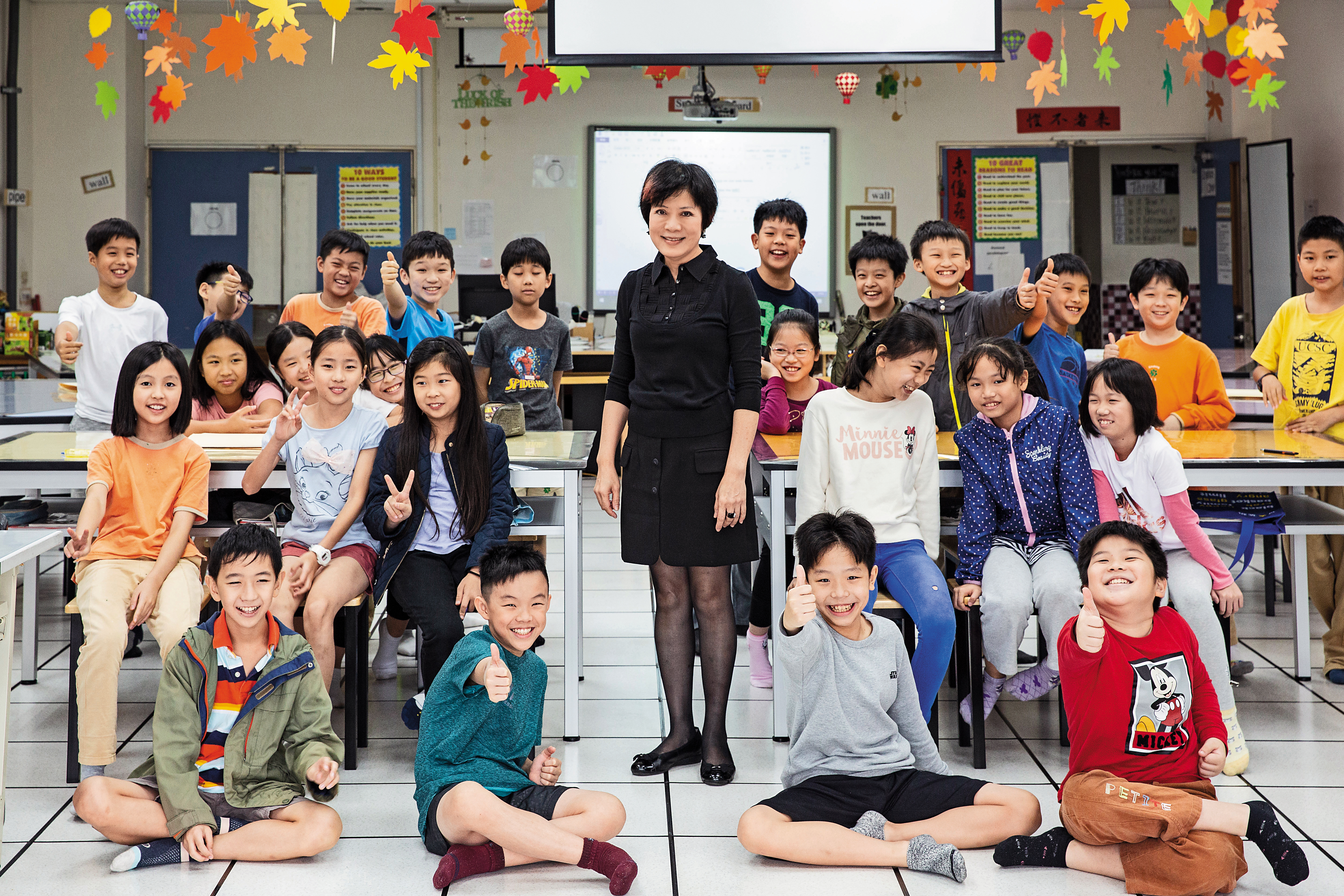 李以敏擔任國小英語教師19年，行事作風強勢，像是學校裡的女王。