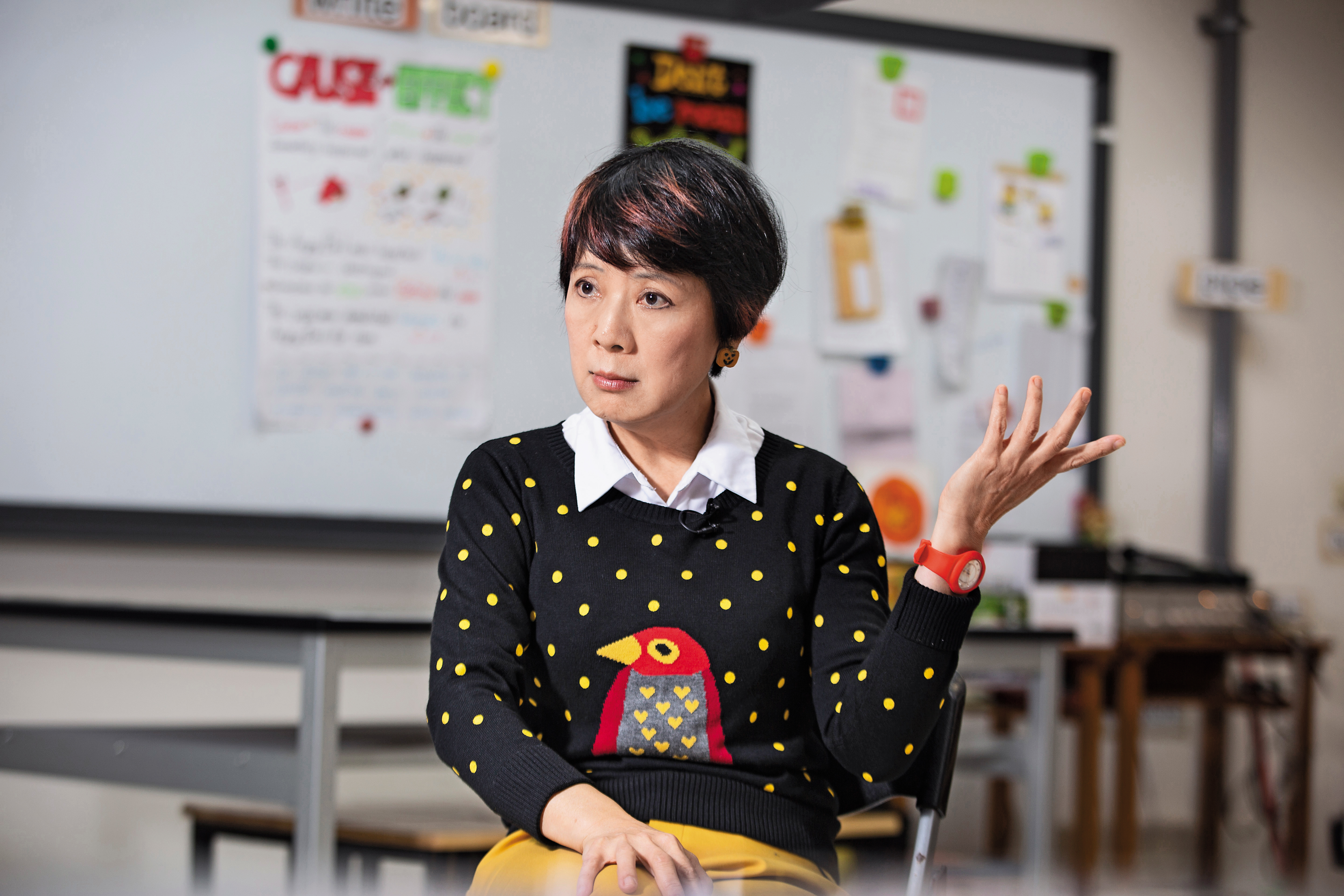 萬聖節隔天，李以敏特地穿上黃色長褲，戴上橘色手錶與南瓜耳環，充分呼應節慶氣氛。