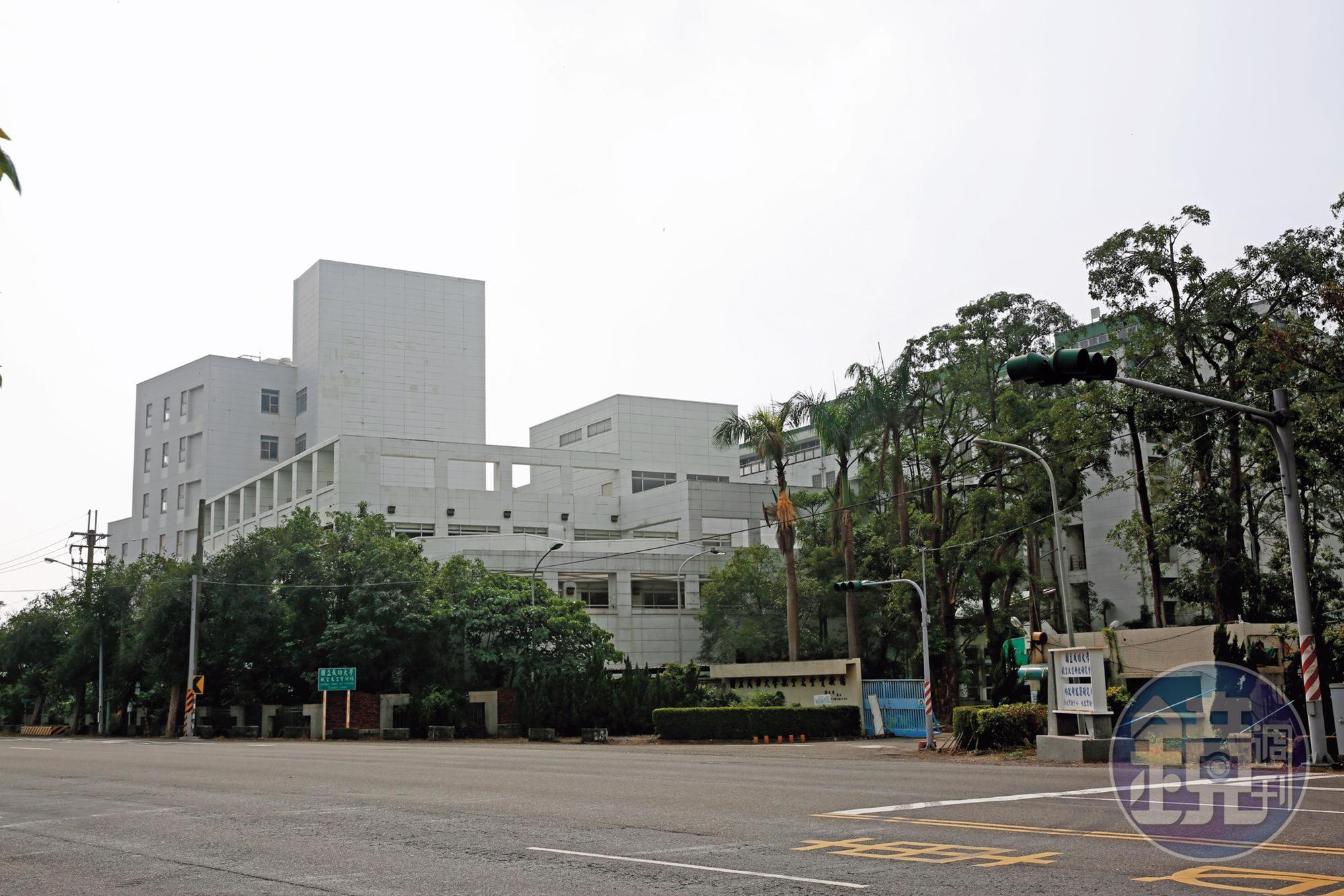 成功大學附設防火實驗室負責檢測建材安全，學者建議政府公開不利民眾的危安資訊。