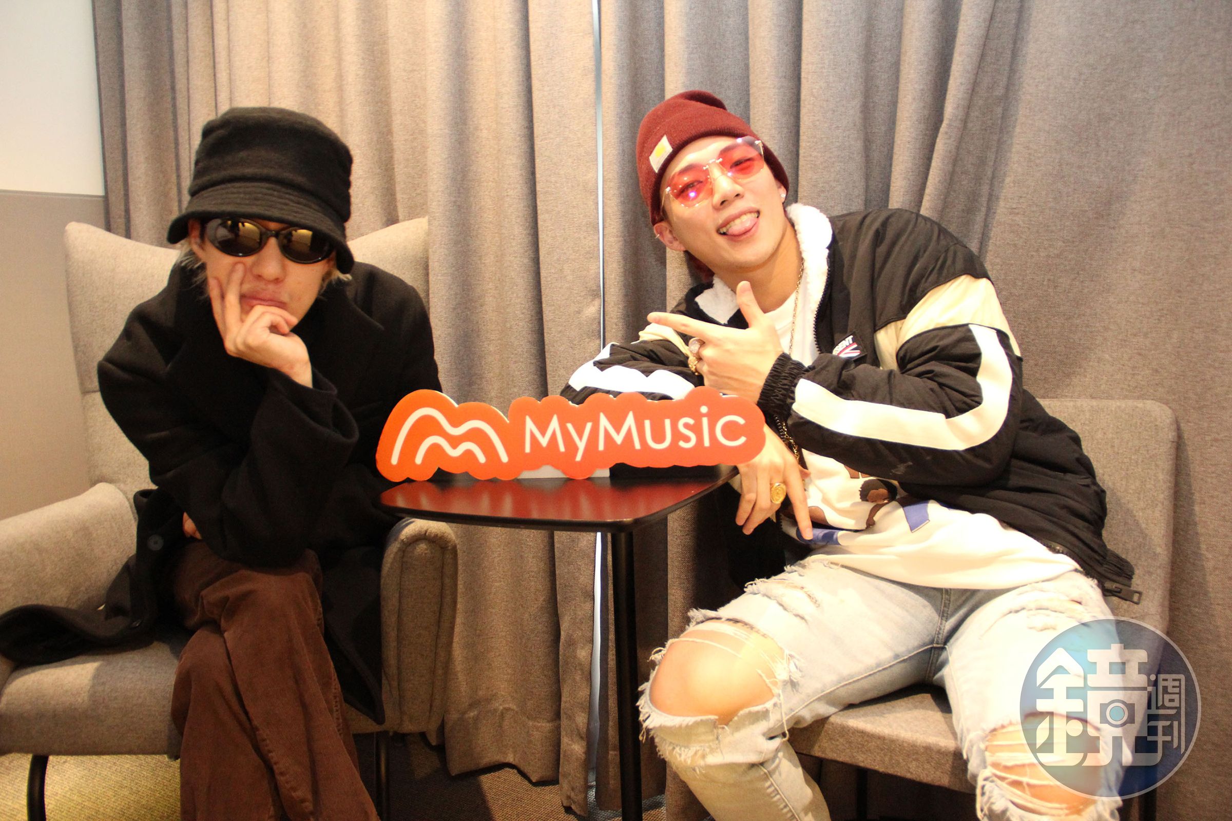 ØZI和Zion.T（左）相見甚歡，已約好下次來台玩通宵。（MyMusic提供）